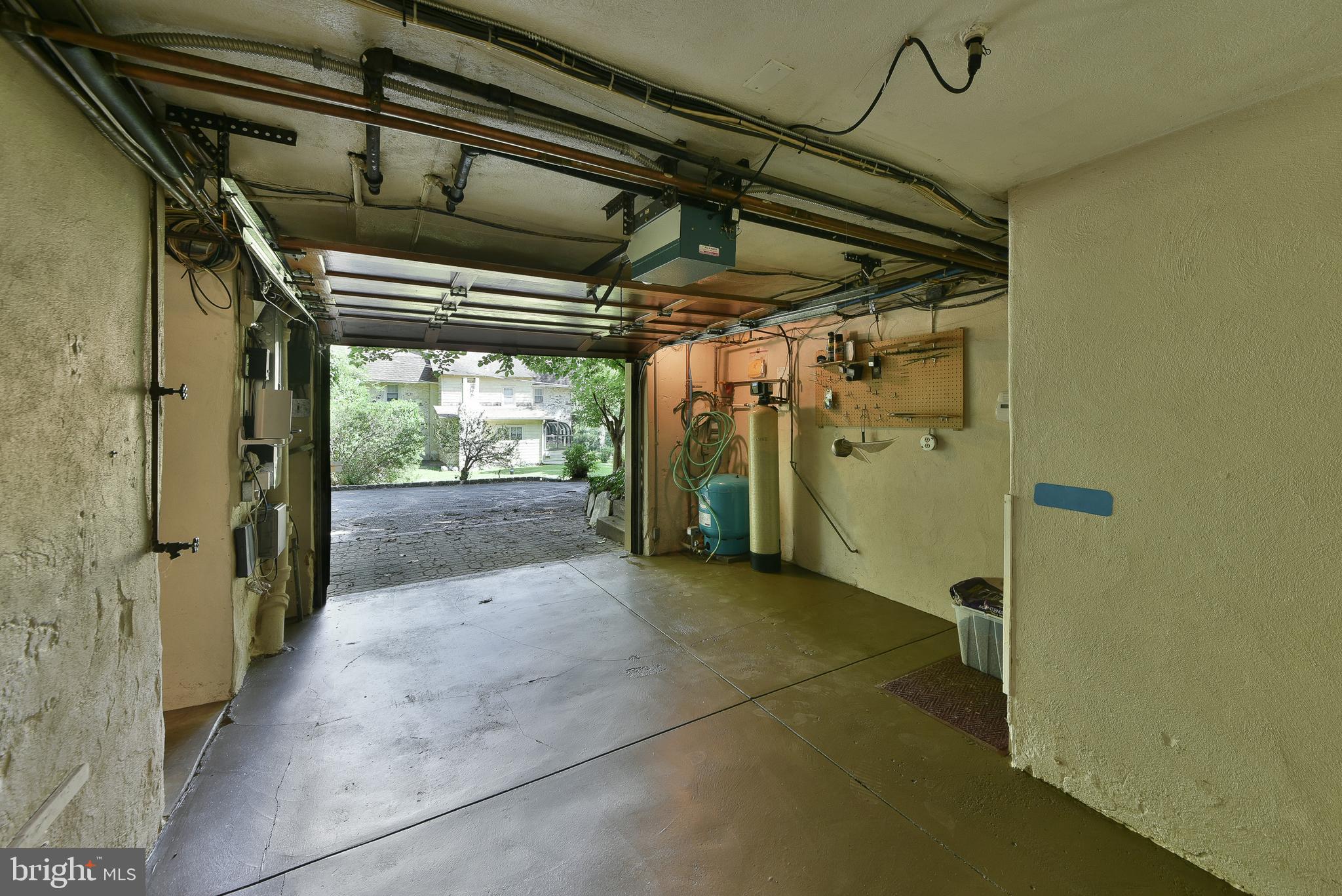 HUNTINGDON VALLEY - Residential
