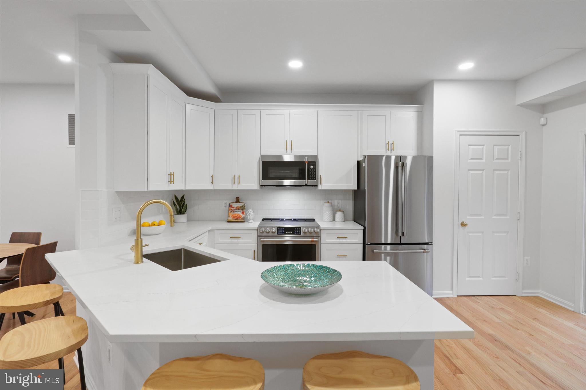 SHADOWBROOK - Residential