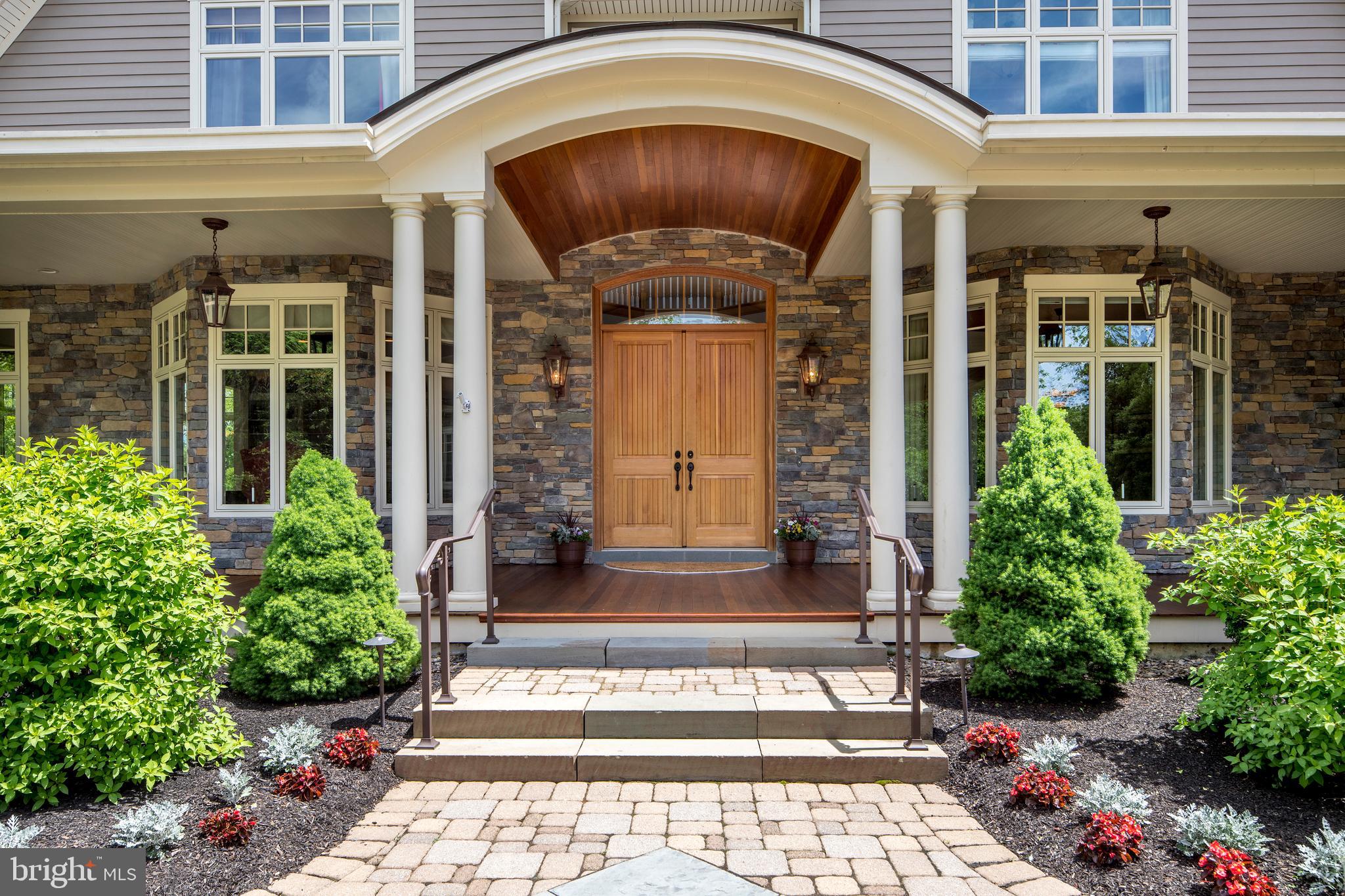 WHITE ACRE - Residential