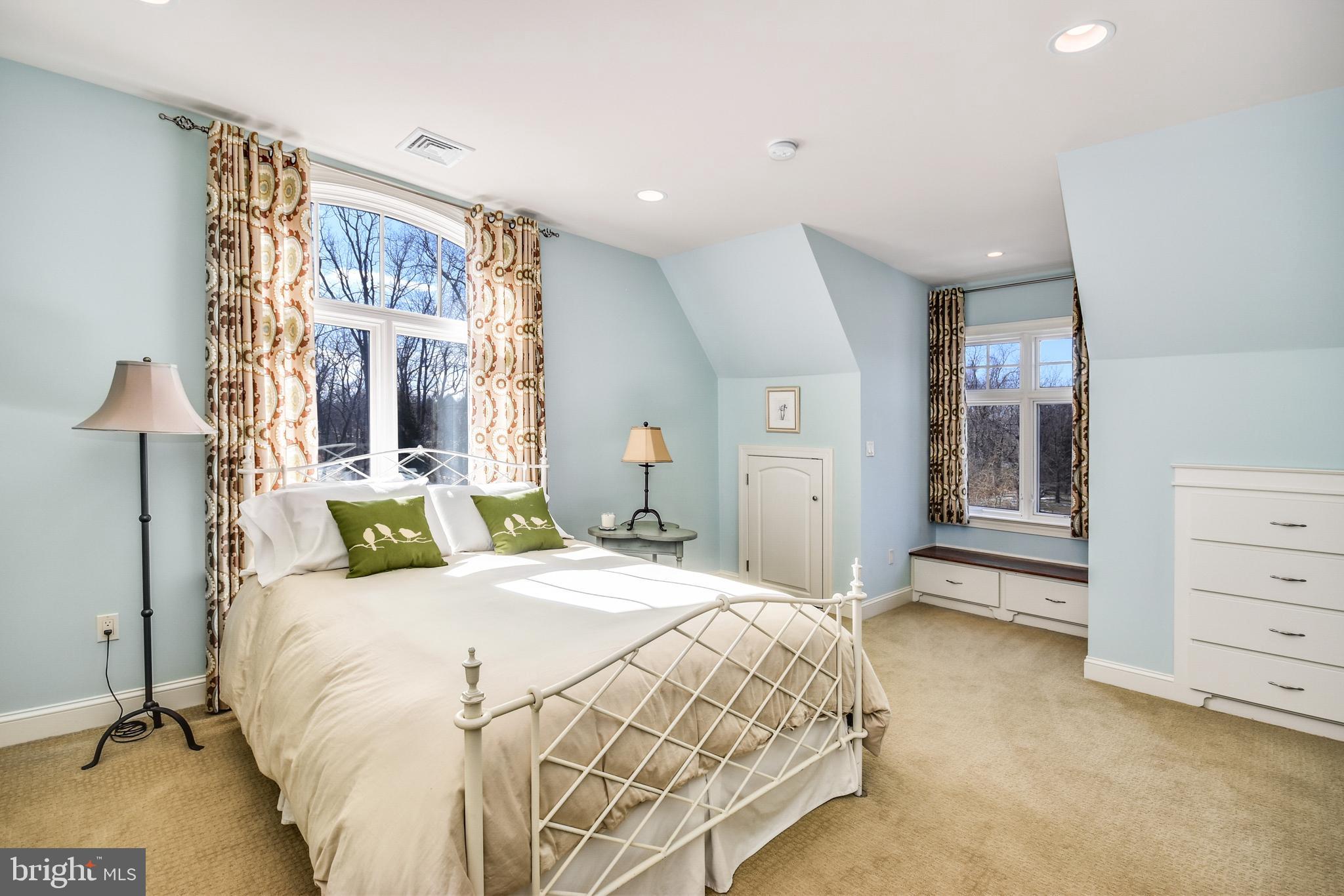 WHITE ACRE - Residential