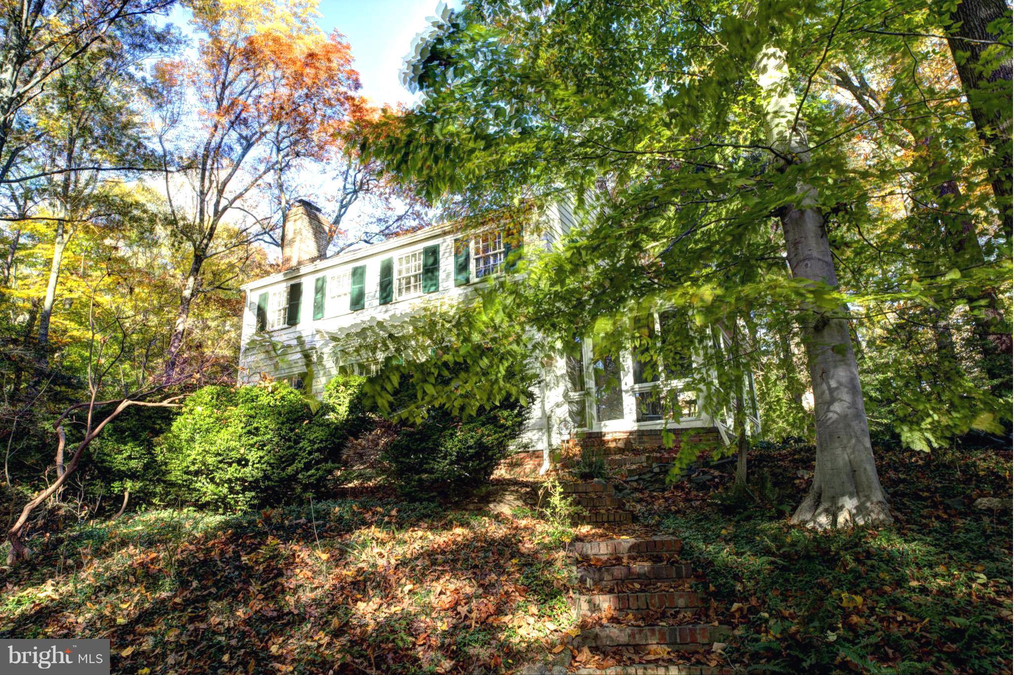 CREST LANE - Residential