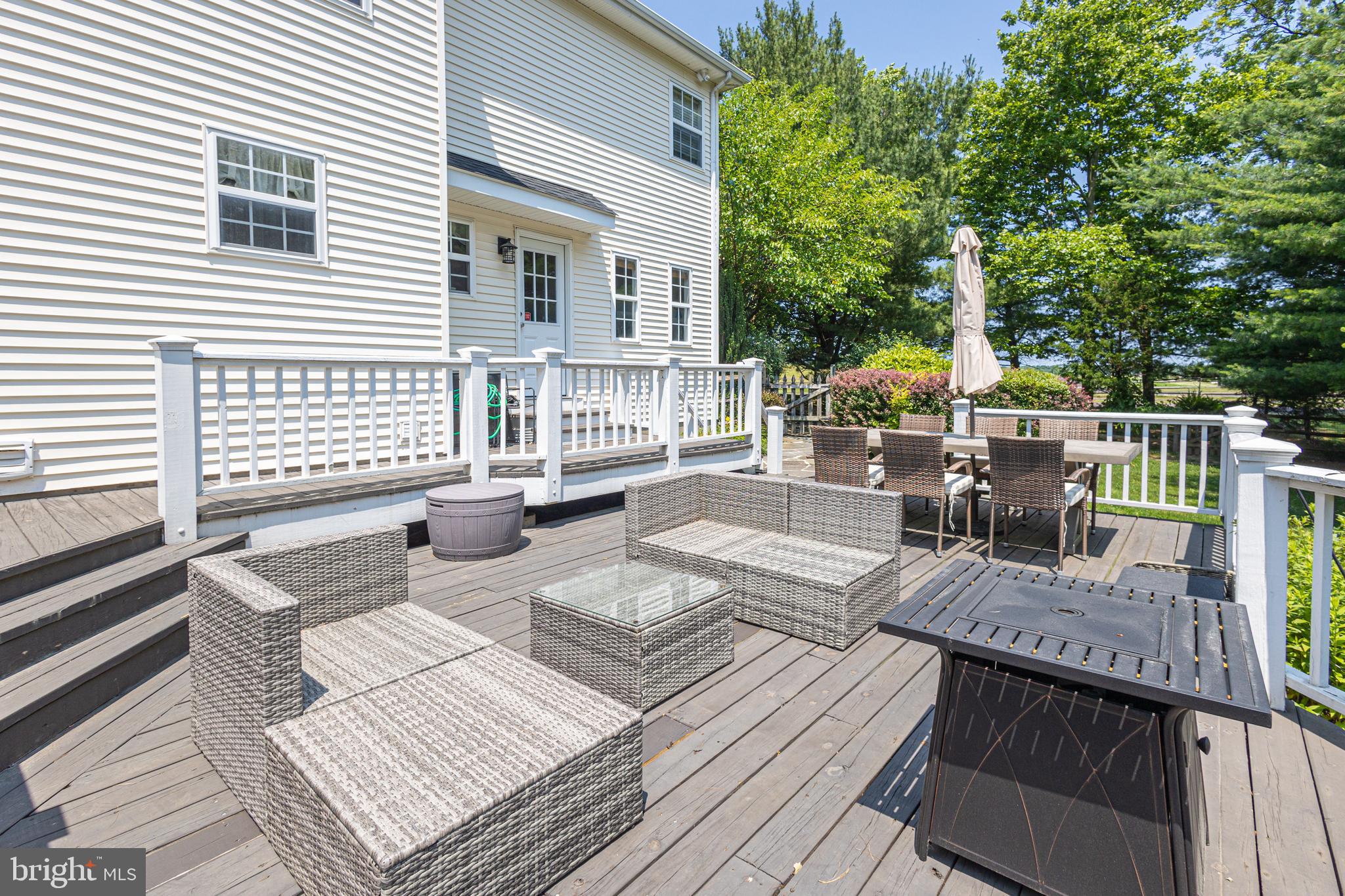LONGSHORE ESTS - Residential