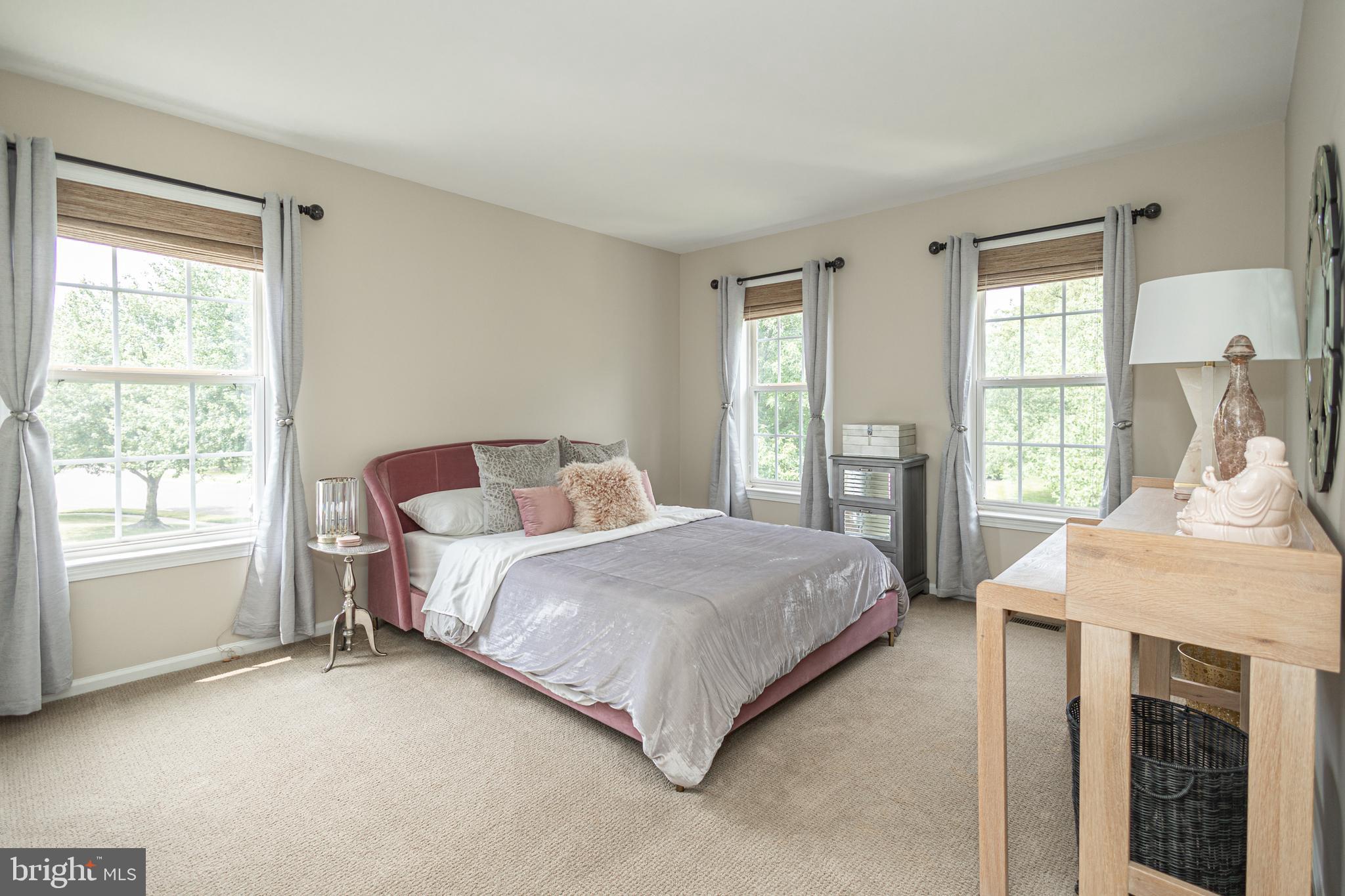 LONGSHORE ESTS - Residential