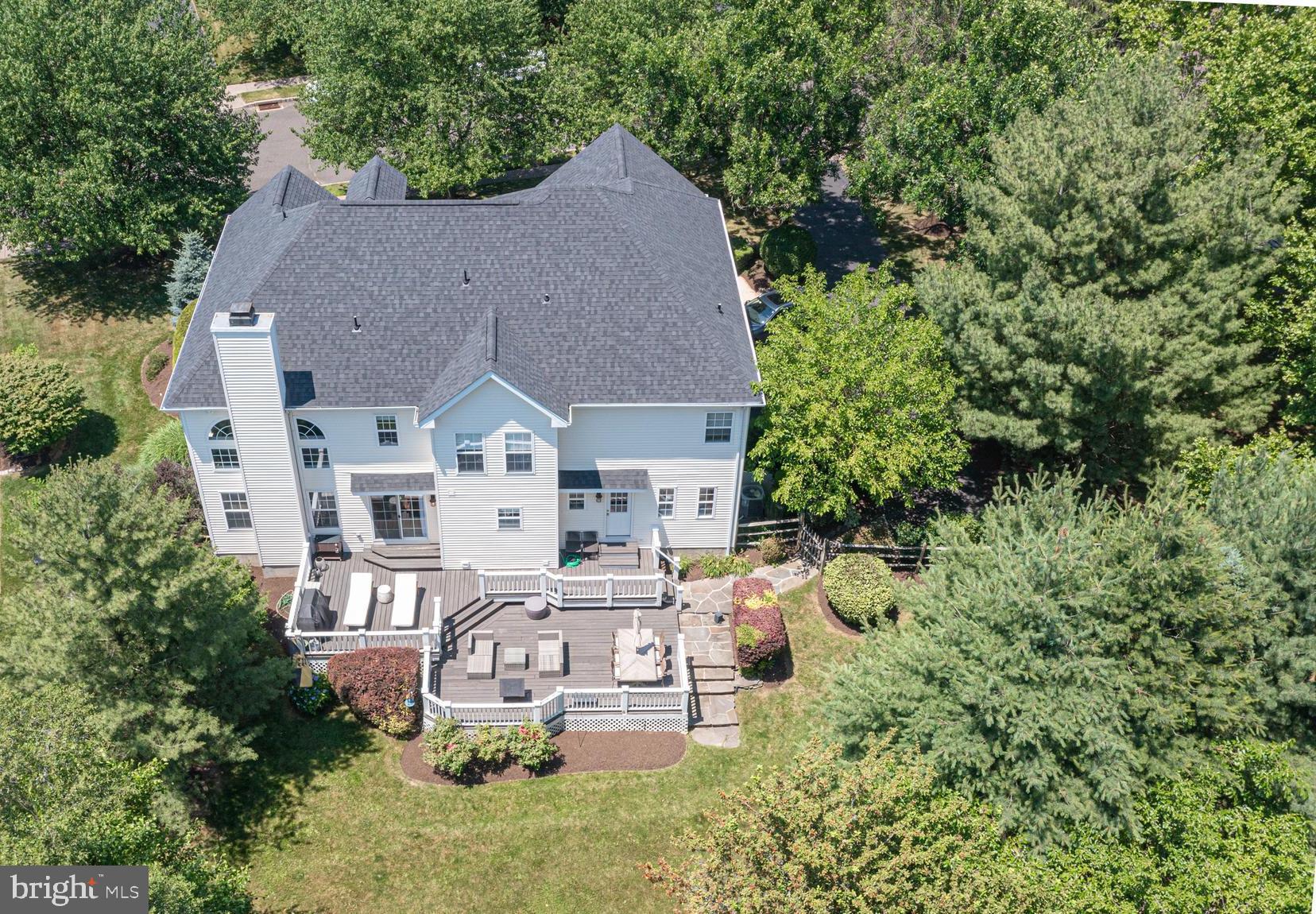 LONGSHORE ESTS - Residential