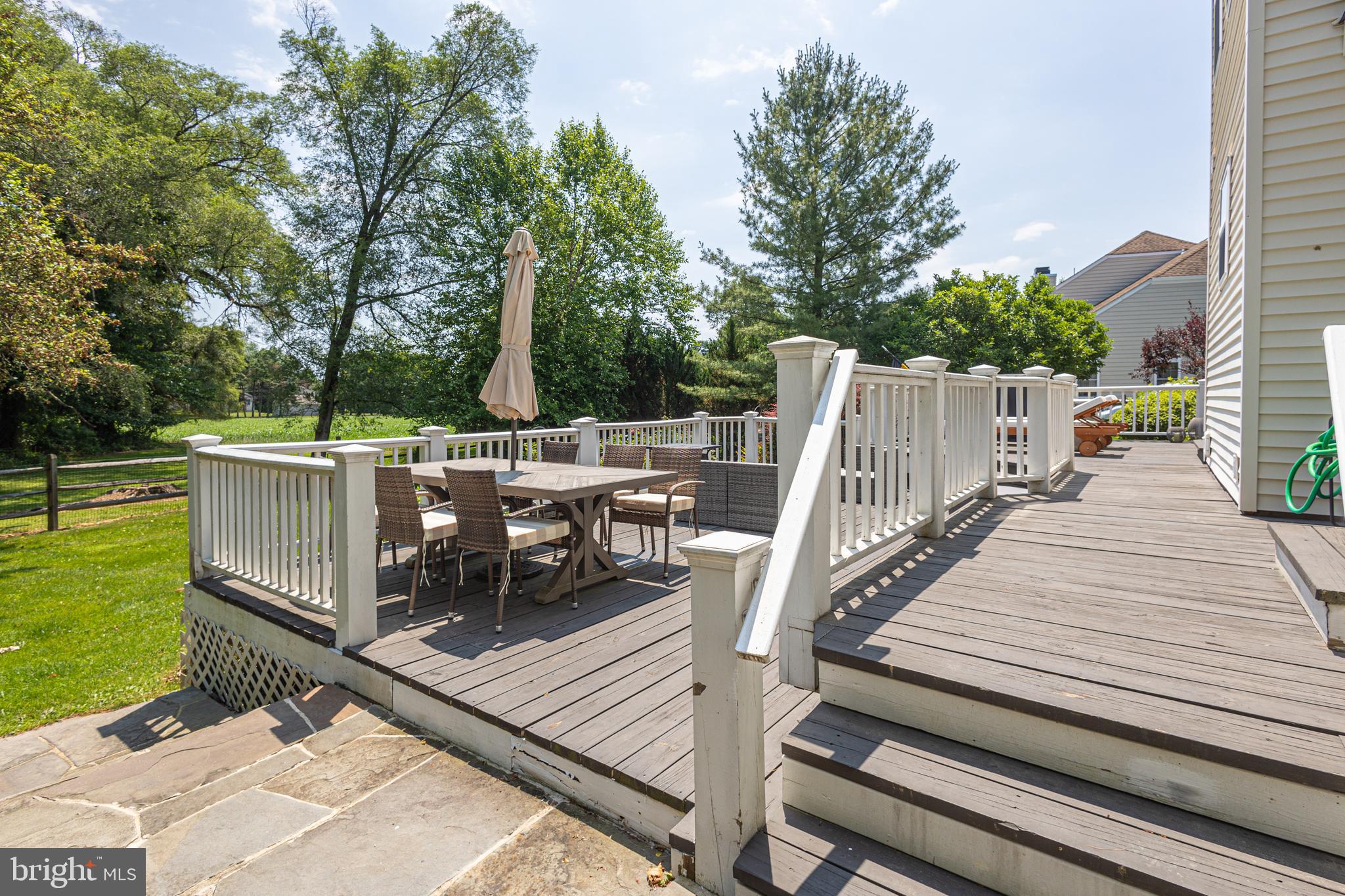 LONGSHORE ESTS - Residential