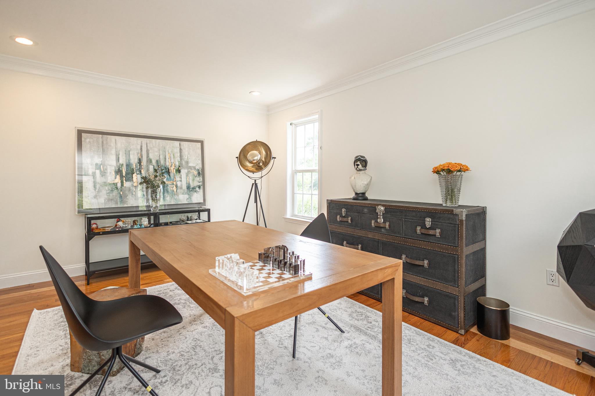 LONGSHORE ESTS - Residential