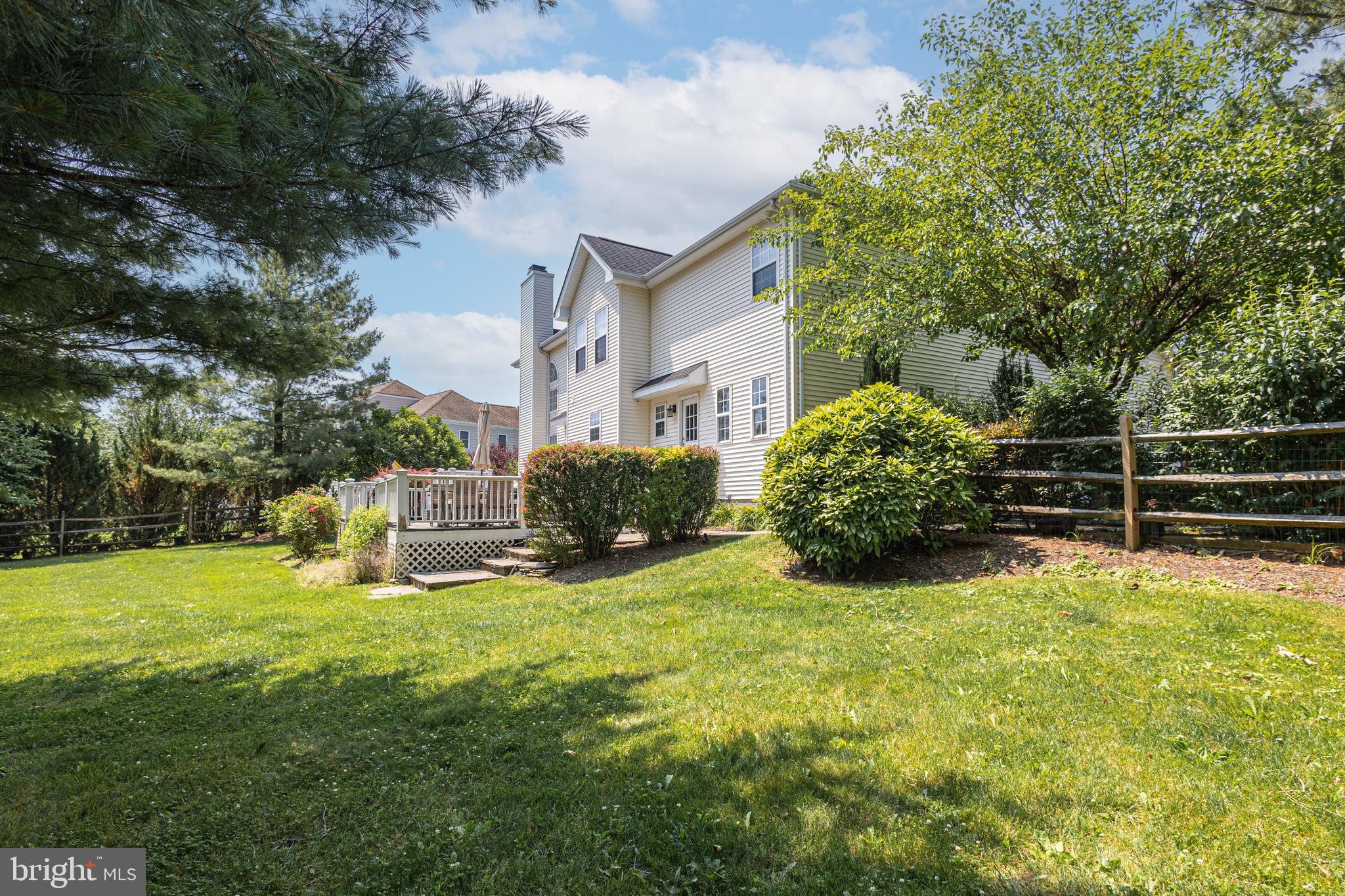 LONGSHORE ESTS - Residential