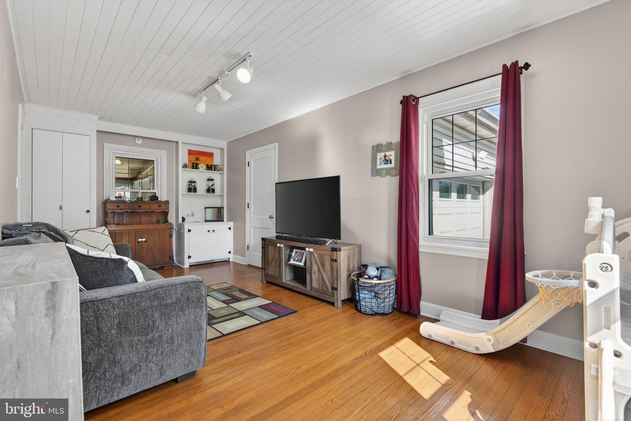 MILLERSVILLE - Residential