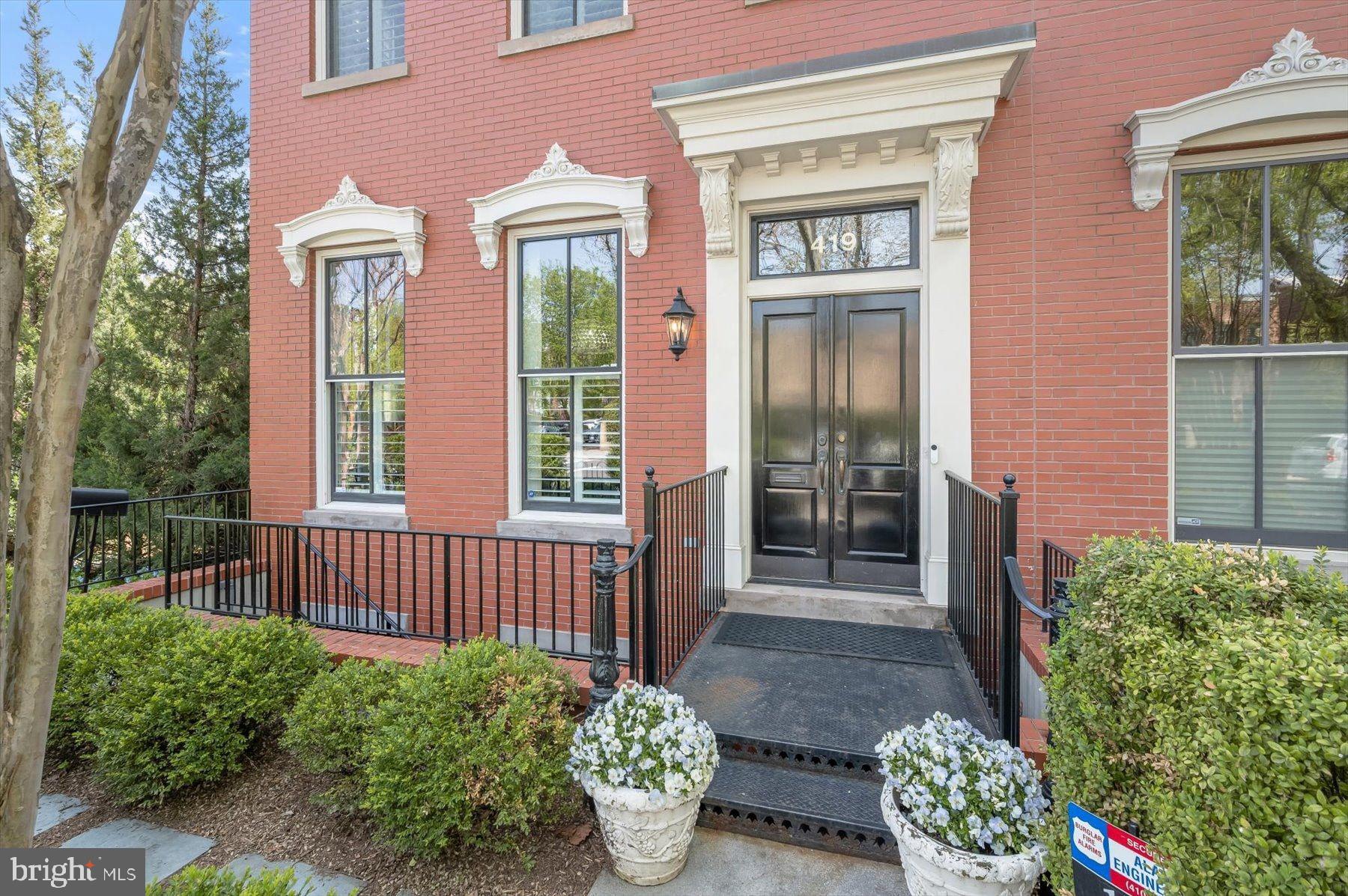 CAPITOL HILL - Residential