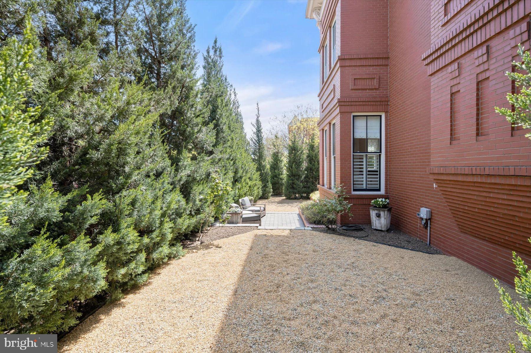 CAPITOL HILL - Residential