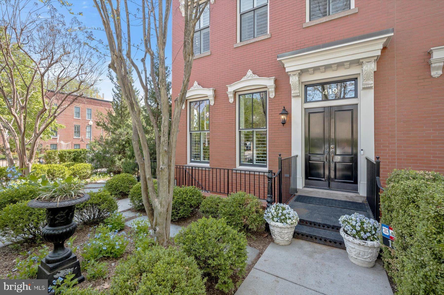 CAPITOL HILL - Residential