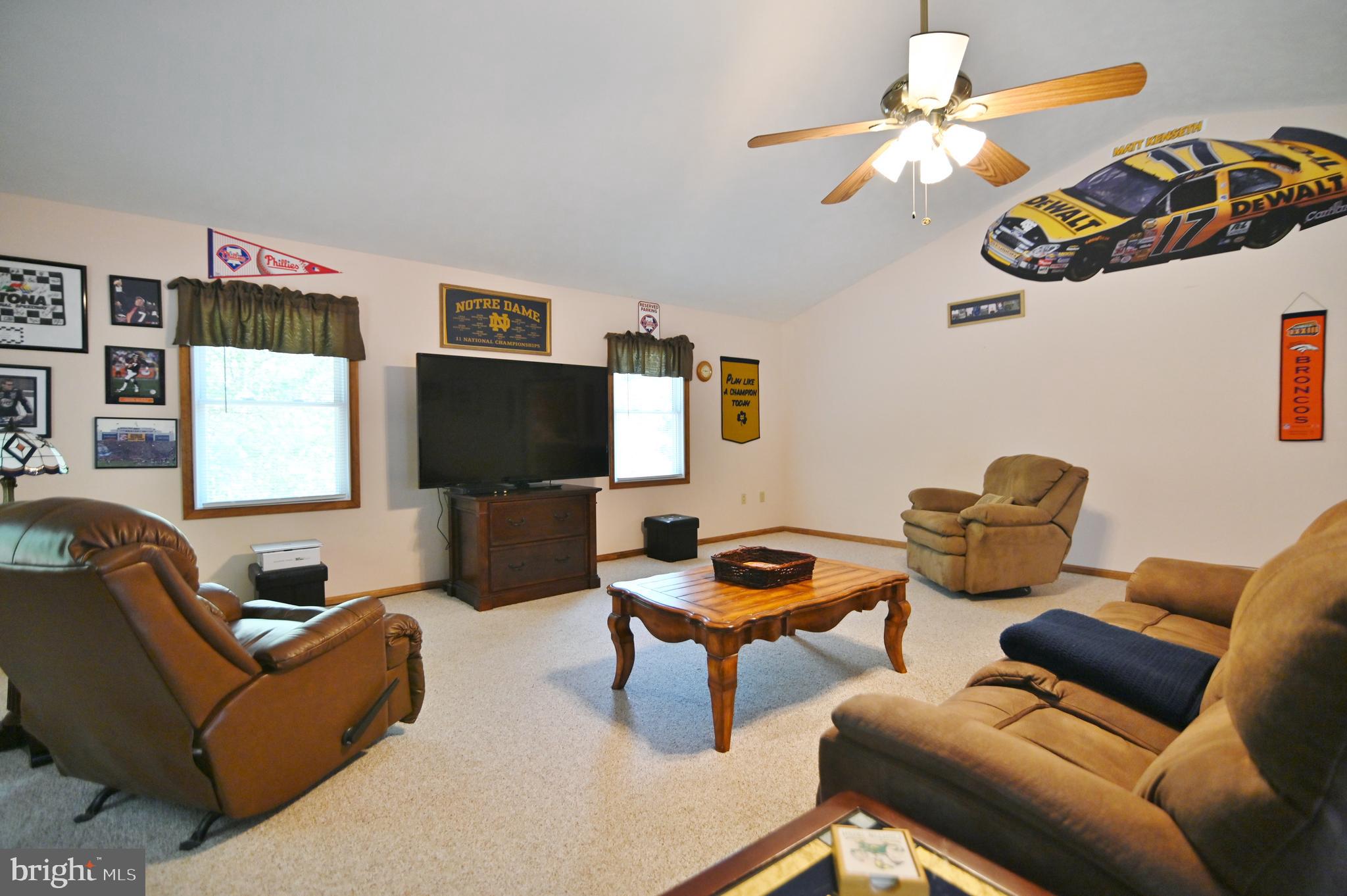 STRAWBERRY HILL - Residential