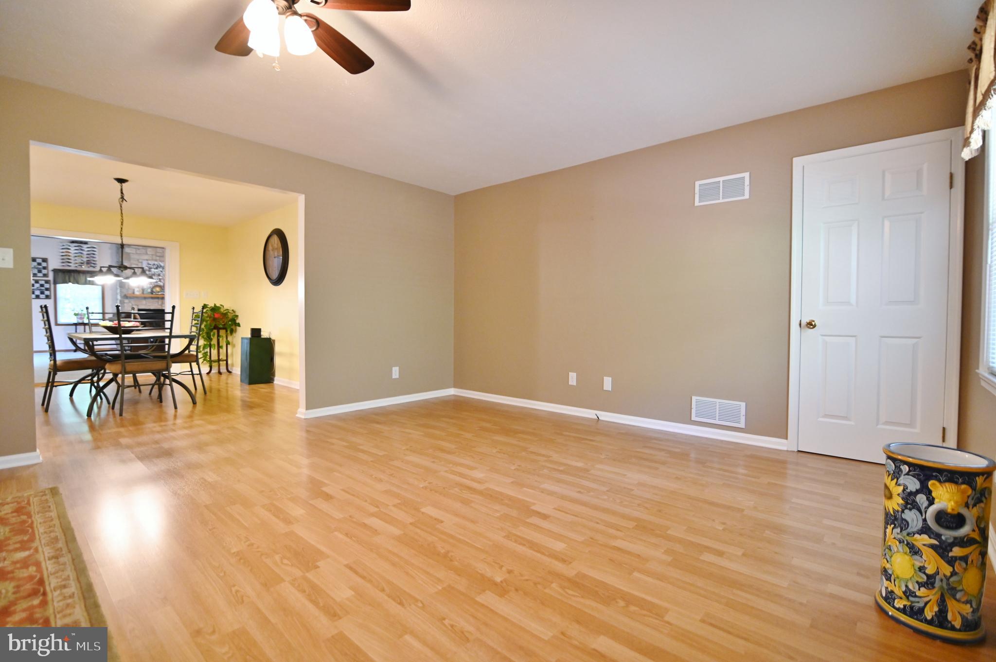 STRAWBERRY HILL - Residential