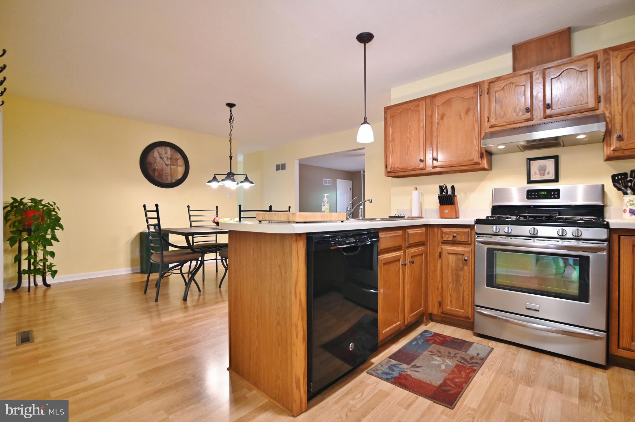 STRAWBERRY HILL - Residential