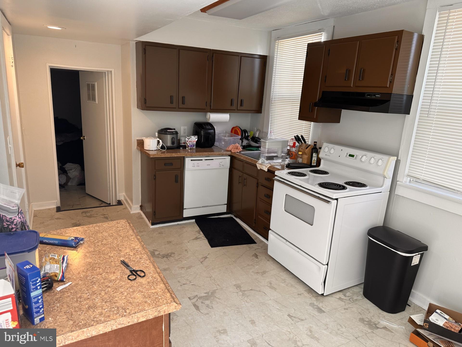 COLLEGE PARK - Commercial Sale
