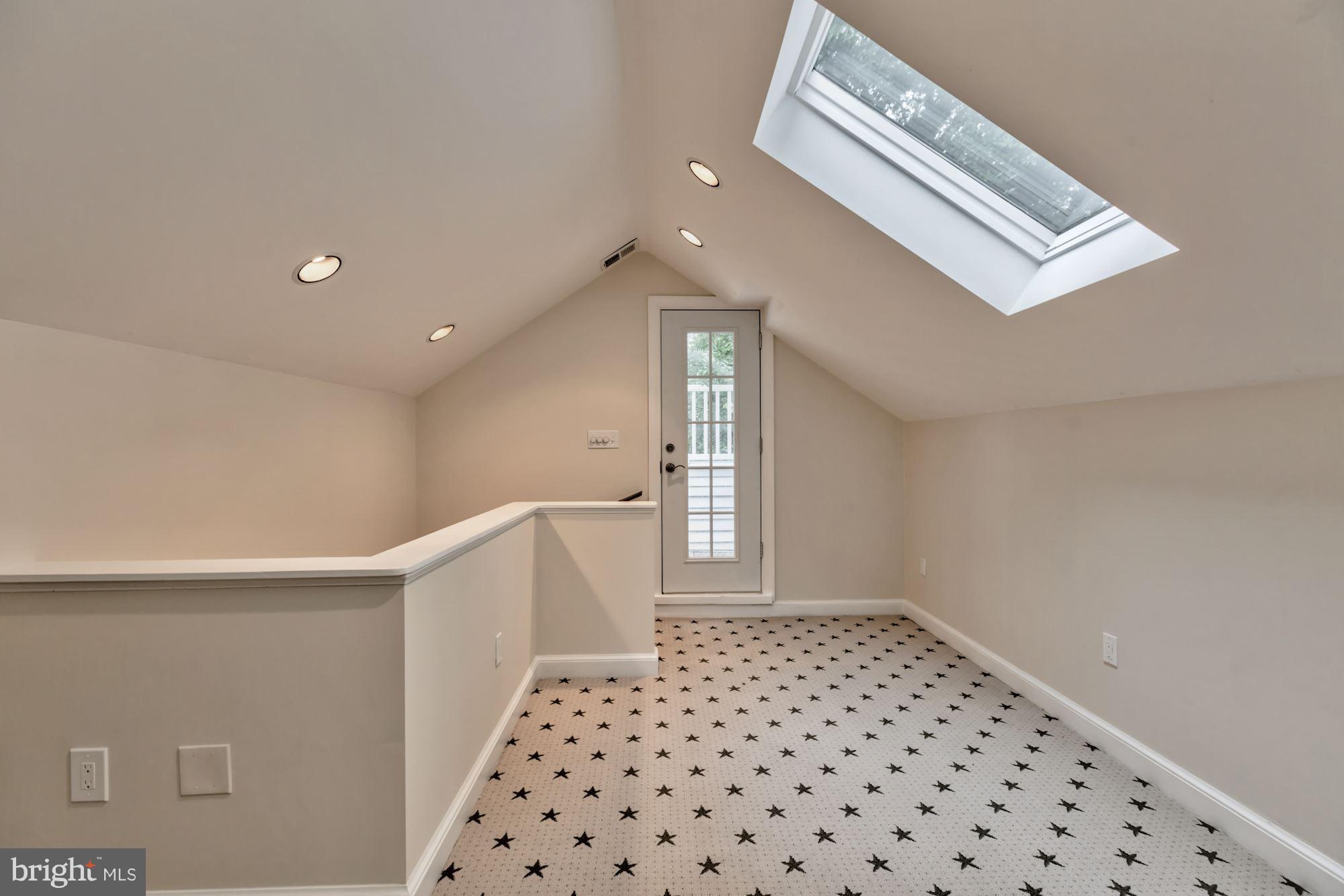 RIVER OAKS - Residential