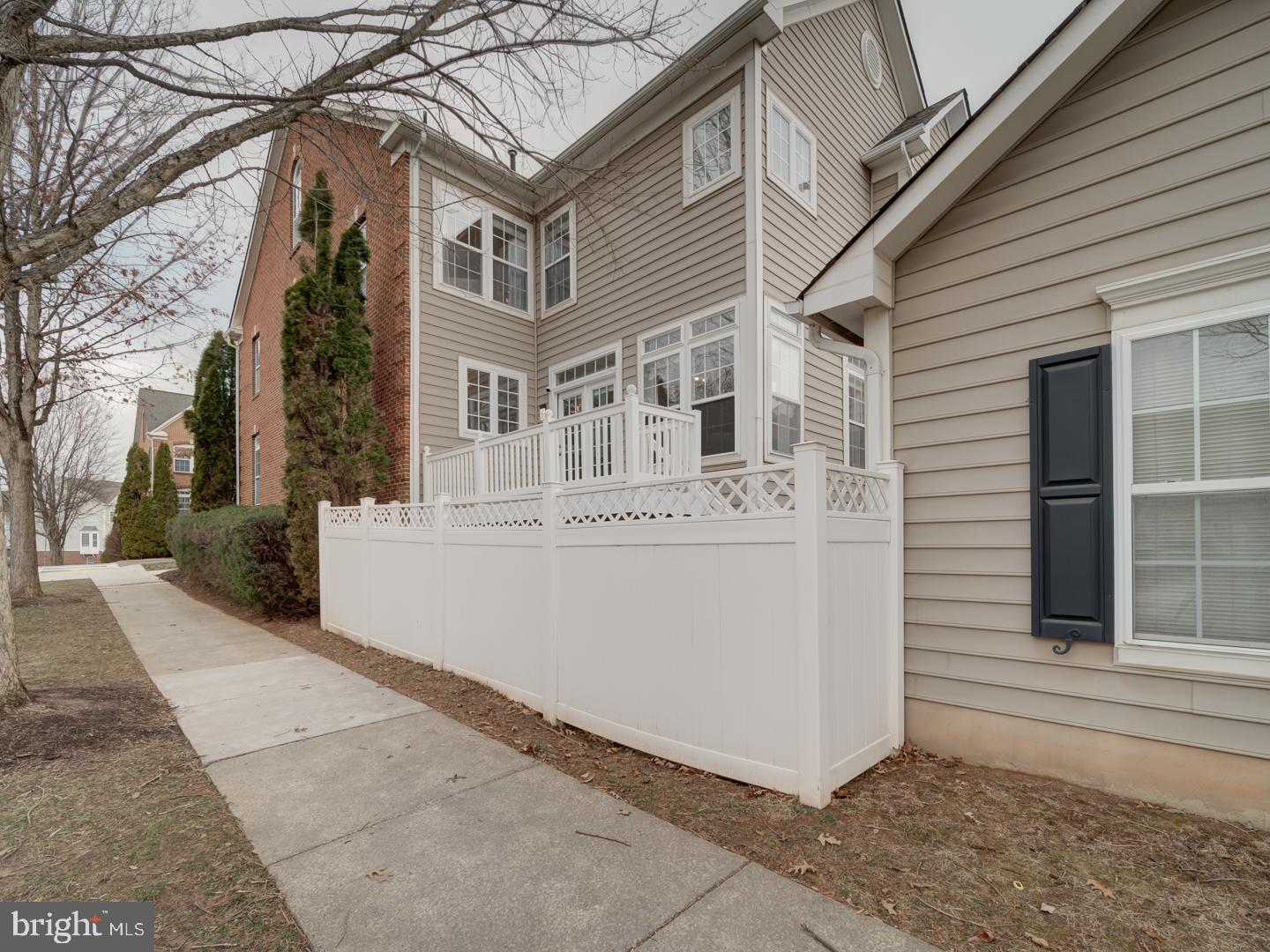 LAKELANDS - Residential