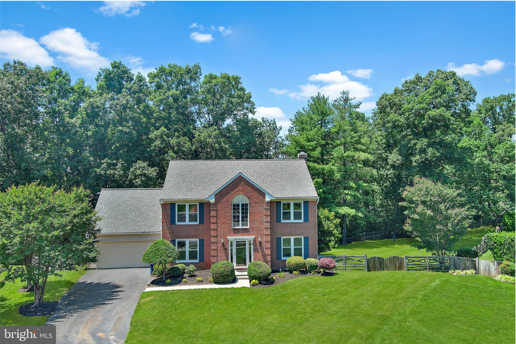 BROAD OAKS - Residential