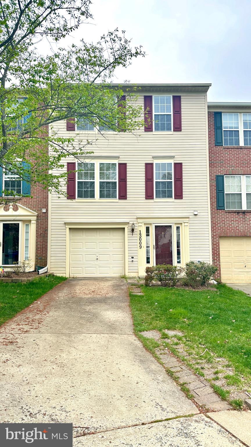 OPEN HOUSE: SATURDAY 5/23 FROM 2PM -4PM AND SUNDAY 5/24 FROM 2PM-4PM

Beautifully updated townhome in sought after Vistas at Milestone. Home features: freshly painted and new carpet throughout, 3 bedrooms, 2.5 bath, 1 attached garage, stainless-steel appliances, granite countertops, island, breakfast space, tiles in kitchen and large deck. Primary room has vaulted ceiling, spacious walk-in closet, double vanity and new floorings. Basement is fully finished, walk-out level to large backyard and patio. Fully fenced in for your privacy. Close to restaurants and shopping center.