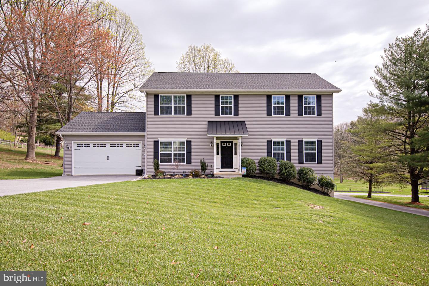 COLONIAL WOODS - Residential