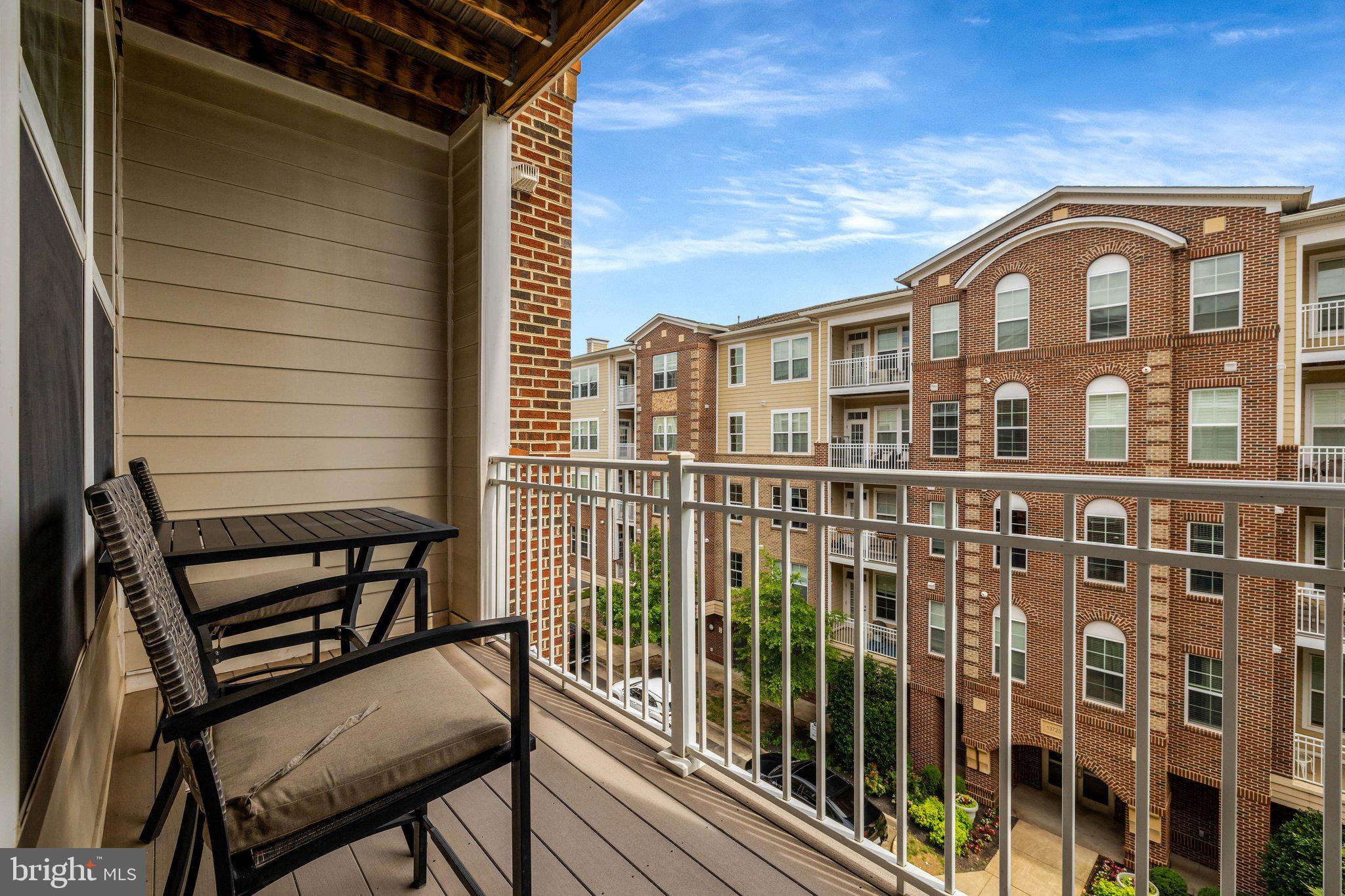DISCOVERY SQUARE - Residential