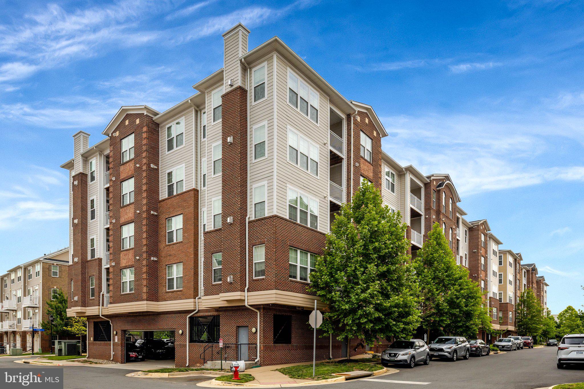 DISCOVERY SQUARE - Residential