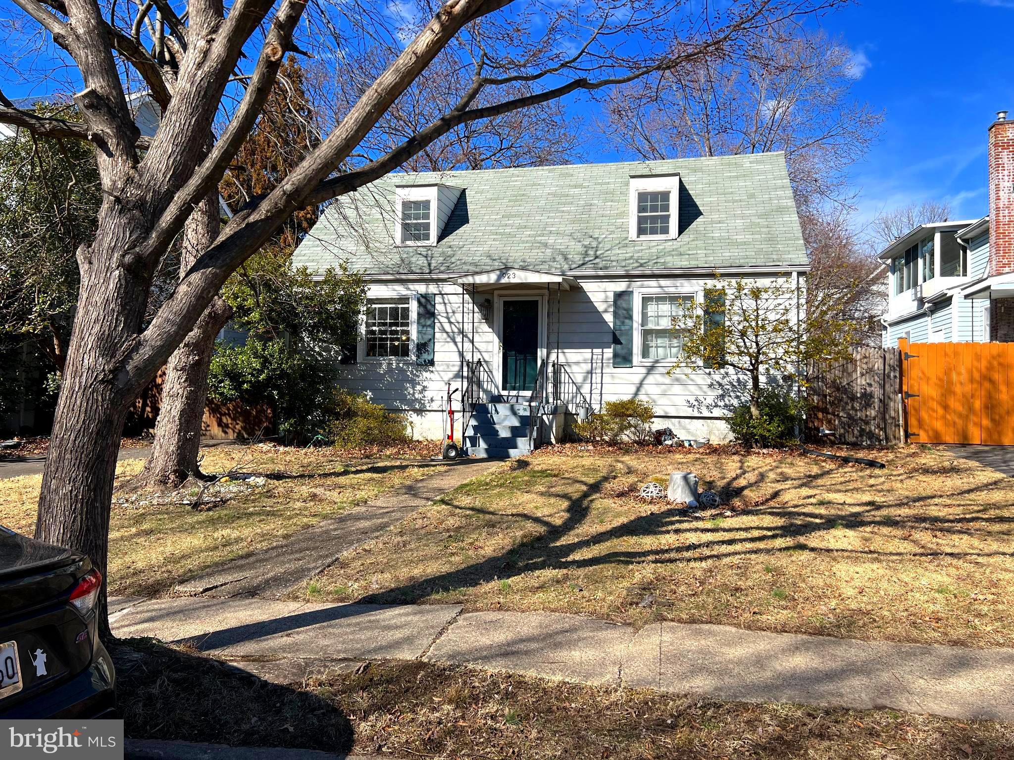 ADDISON HEIGHTS - Residential