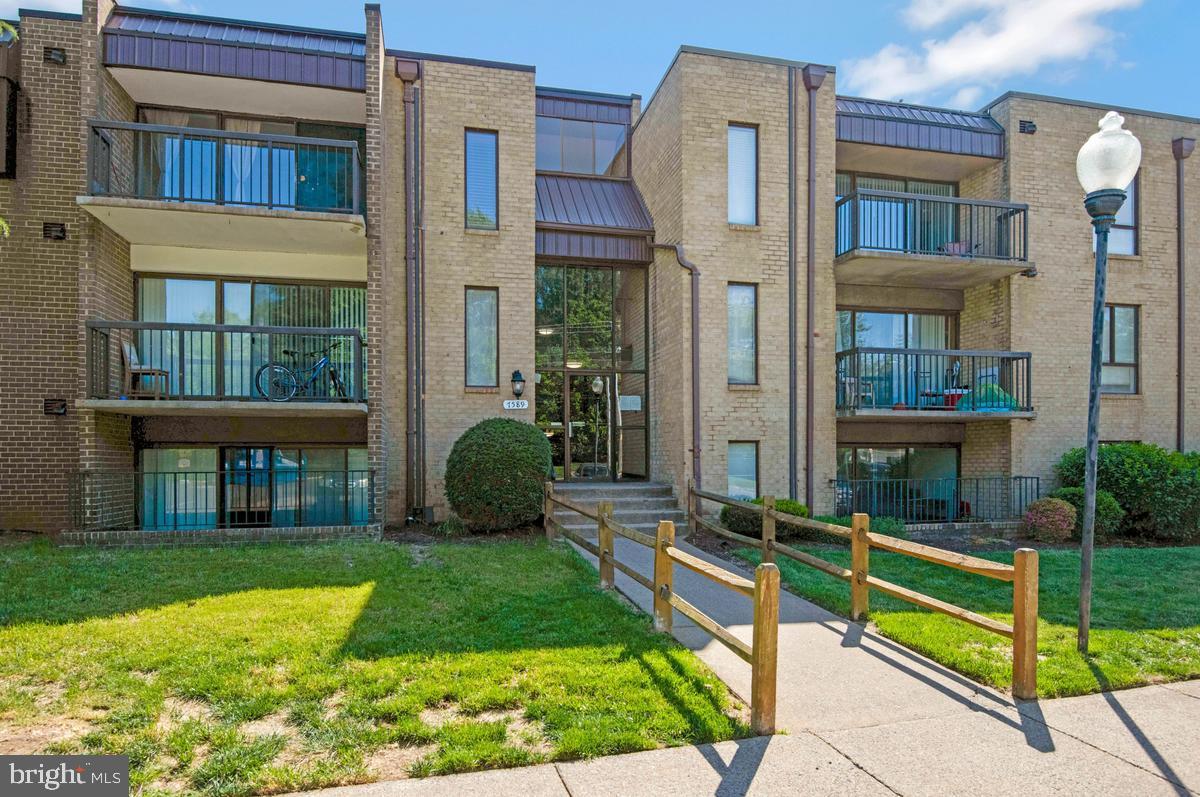 Pending release: Welcome to Unit 201 at Summertree Condominiums — a bright, move-in-ready 2 bed/2 bath condo that has been thoughtfully updated from top to bottom. Soaring natural light pours through generous windows, filling the open floor plan with warmth. The spacious living room features brand-new luxury vinyl laminate flooring, and flows seamlessly into a newly remodeled kitchen boasting new cabinets, countertops, sink, and appliances. Both bathrooms have been fully renovated with fresh finishes and ceramic tile. The master suite includes a walk-in closet, while the large private balcony is the perfect spot to unwind.
Additional highlights include in-unit full-size washer/dryer, central AC, ceiling fans, assigned parking, and FIOS-Ready connectivity. Enjoy resort-style community amenities including a large swimming pool and clubhouse. Unbeatable location close to shopping, restaurants, public transportation, and I-66.