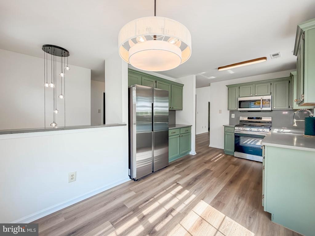 BROOKSTONE - Residential