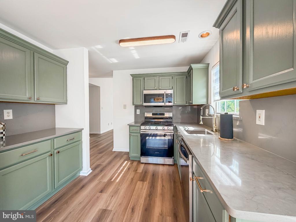 BROOKSTONE - Residential