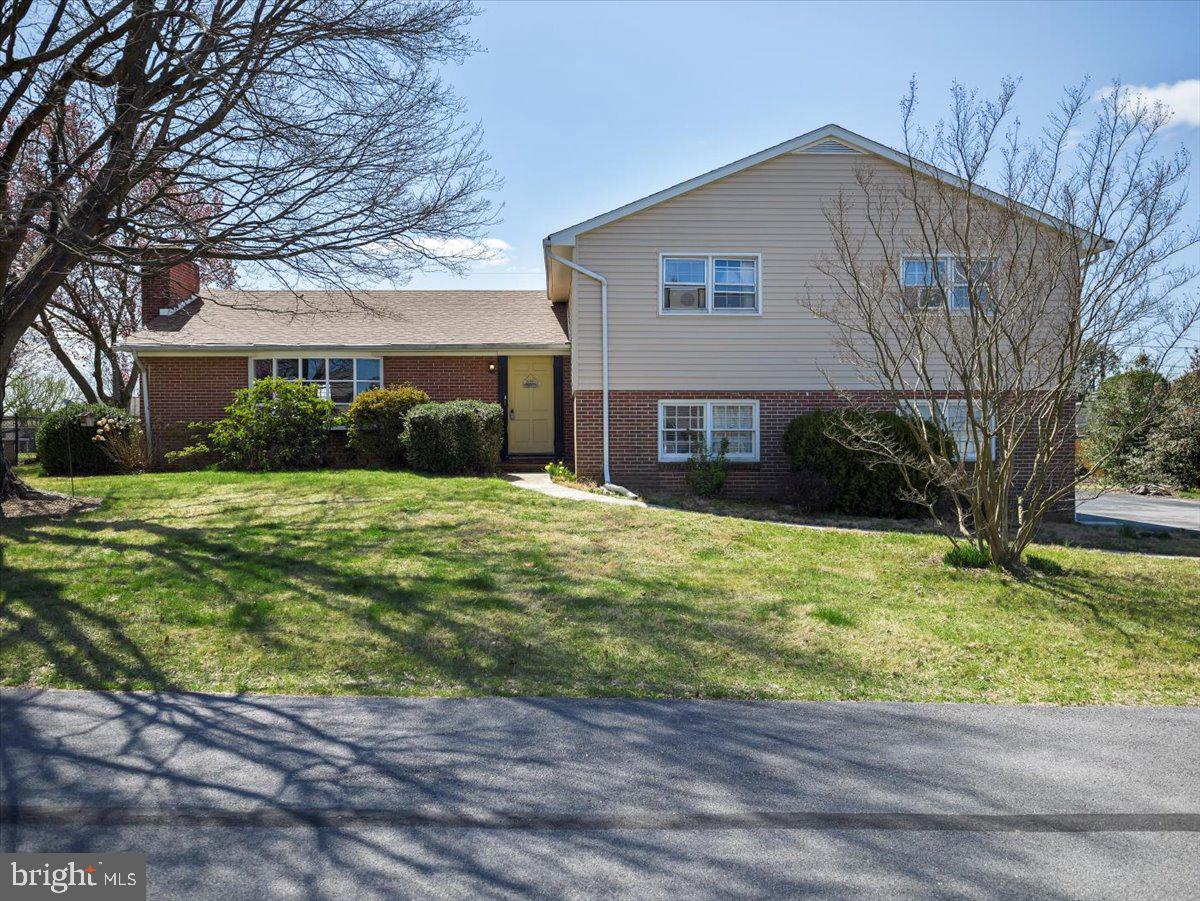 This split level home has lots of potential. Come add your personal touch. Home has real hardwood floors, primary bedroom  with full bath and walk in closet, family room on lower level, separate laundry room, kitchen with breakfast nook and separate dining room. Living room offers wood burning fireplace and build in bookshelves as well as a large bay window. Large concrete patio out back is perfect for hanging out with friends.