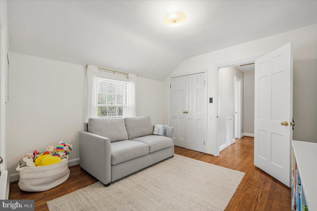WOODACRES - Residential