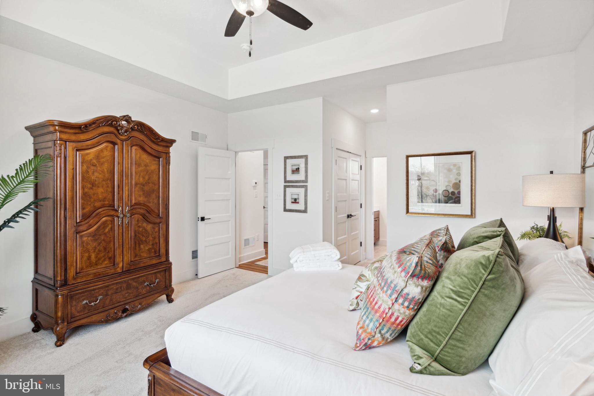 EAGLE ROCK - Residential