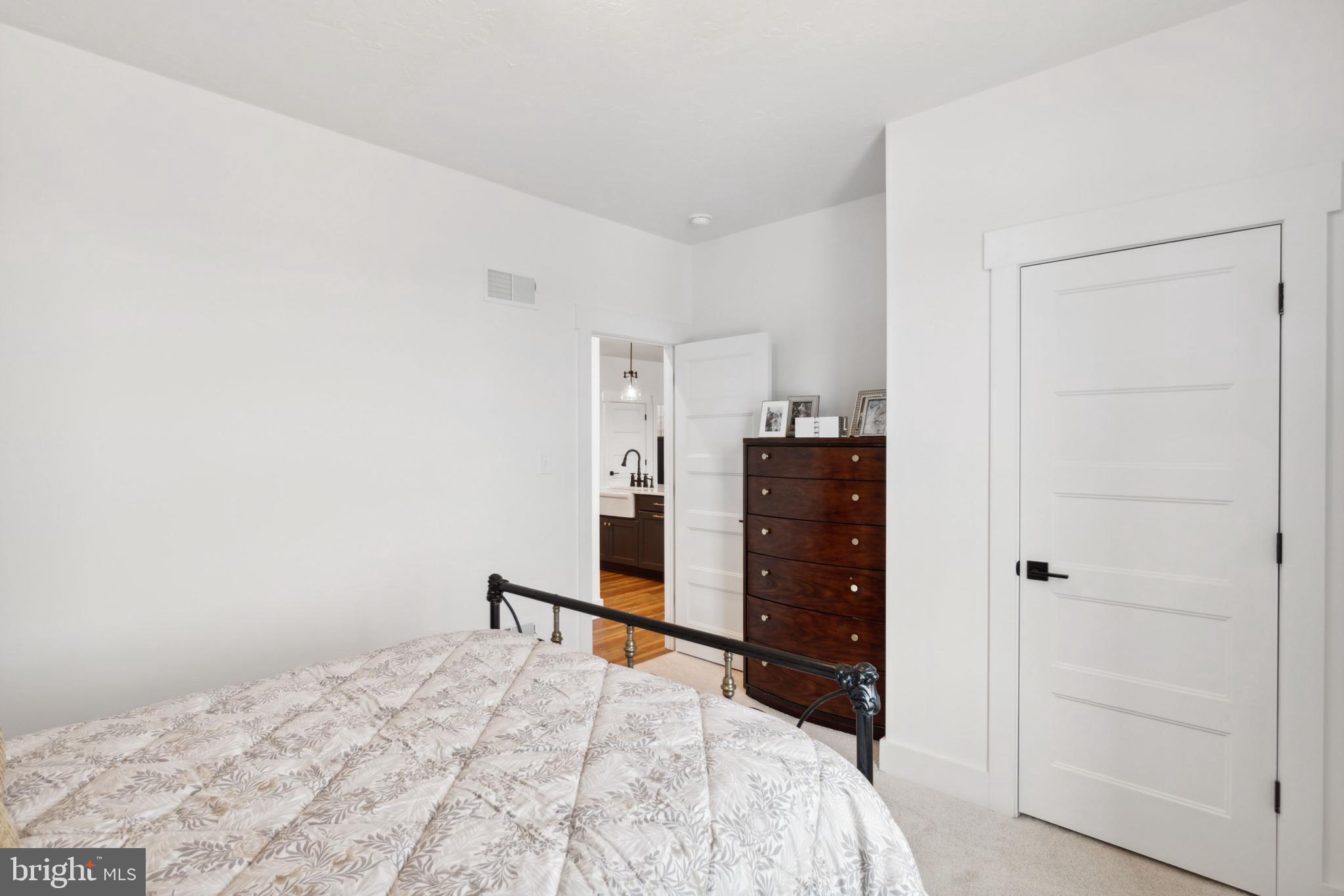 EAGLE ROCK - Residential