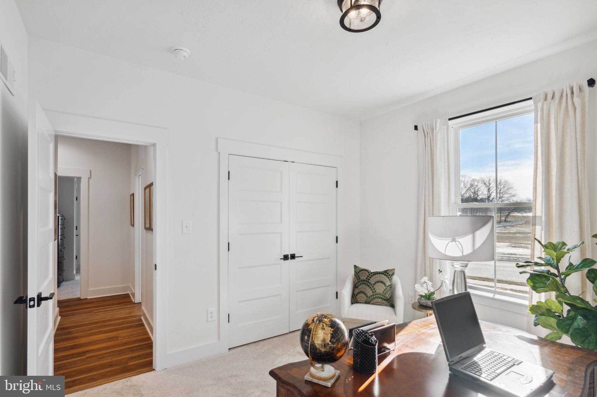 EAGLE ROCK - Residential