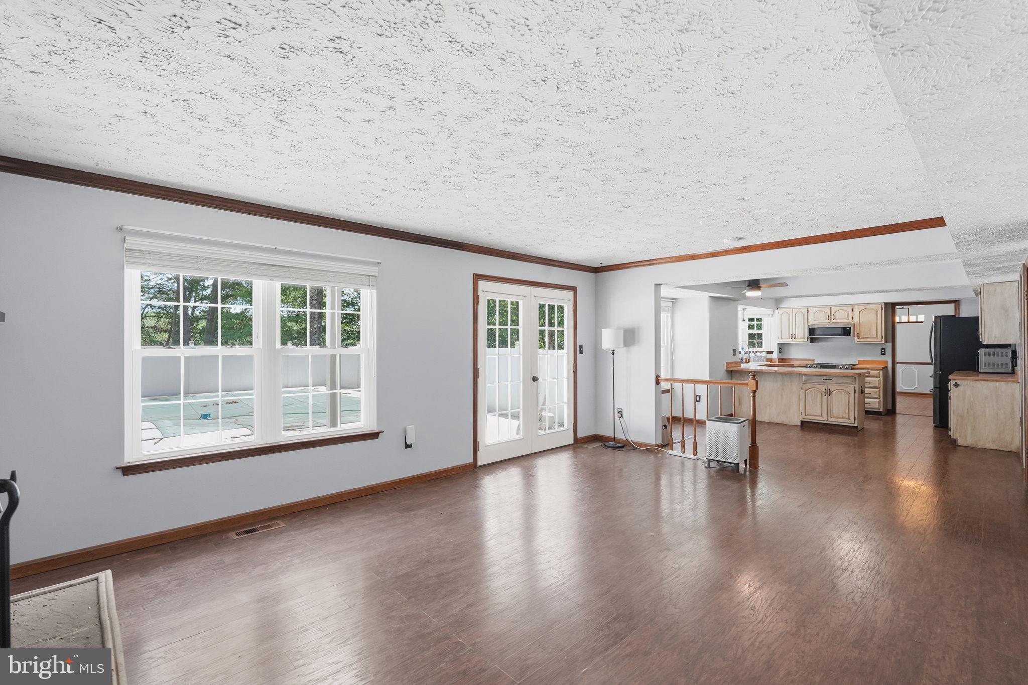 MEADOW CREEK MANOR - Residential