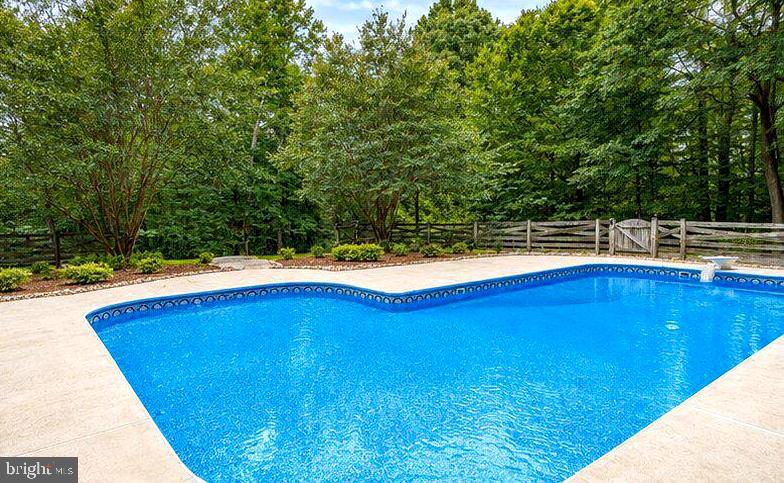 MEADOW CREEK MANOR - Residential