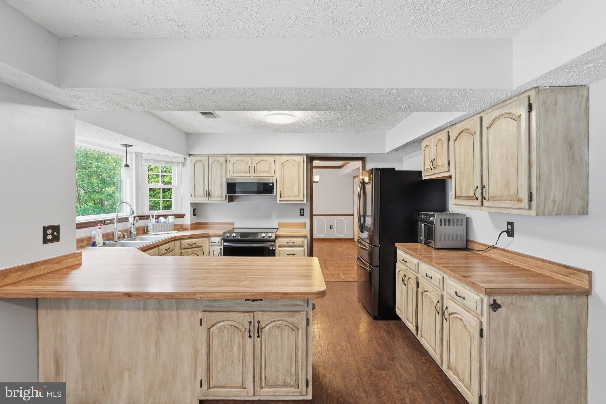 MEADOW CREEK MANOR - Residential