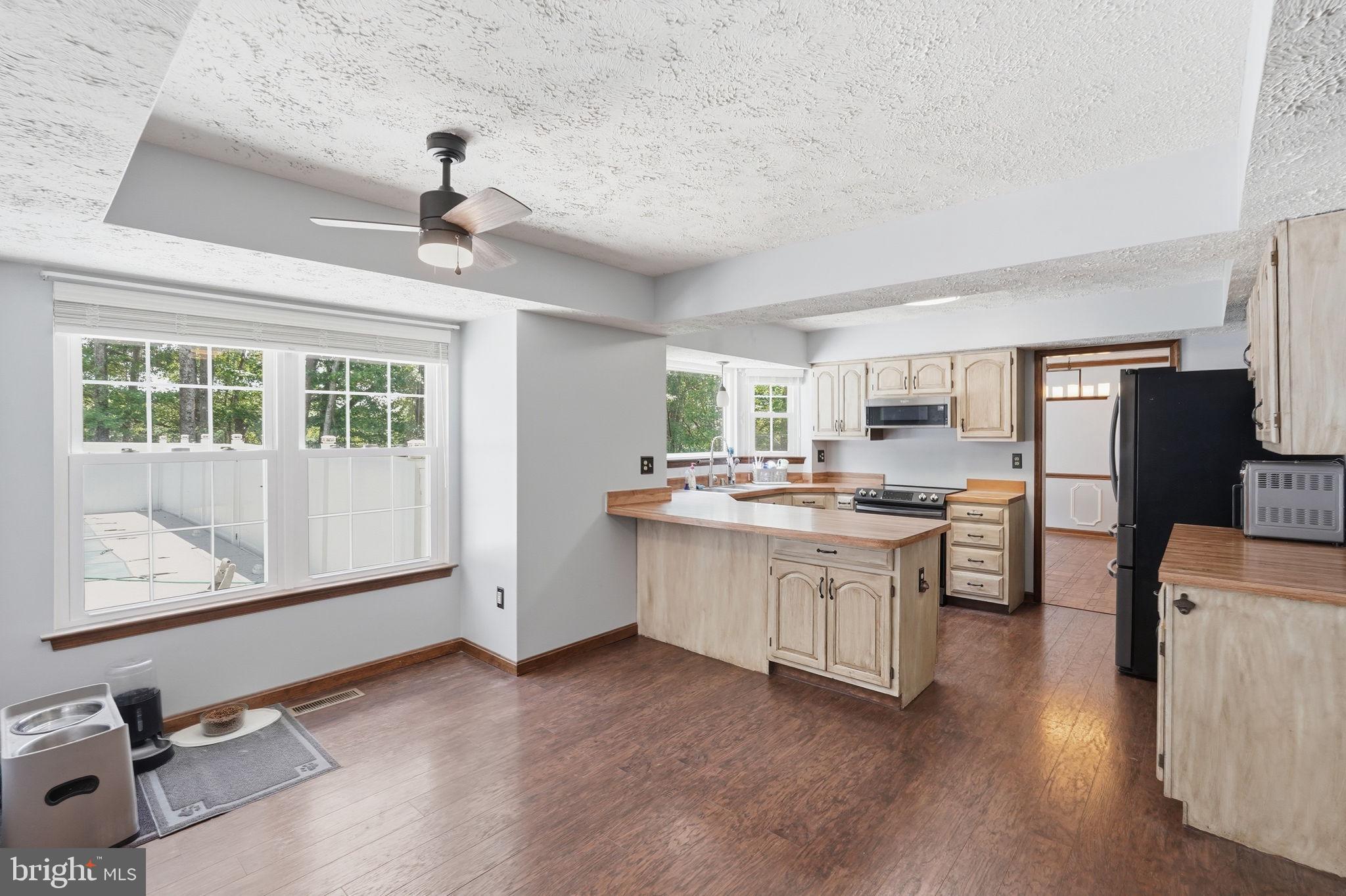 MEADOW CREEK MANOR - Residential