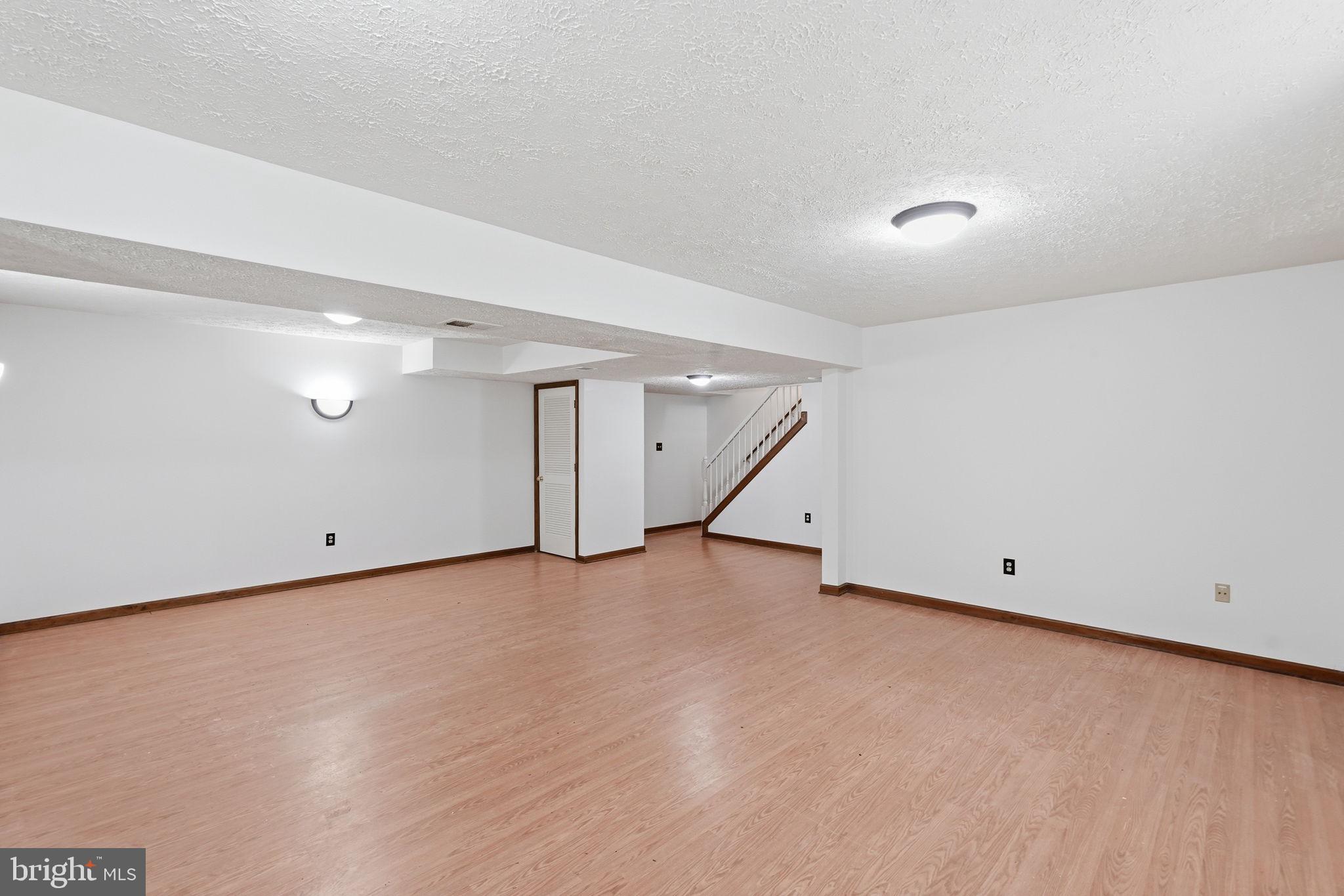 MEADOW CREEK MANOR - Residential