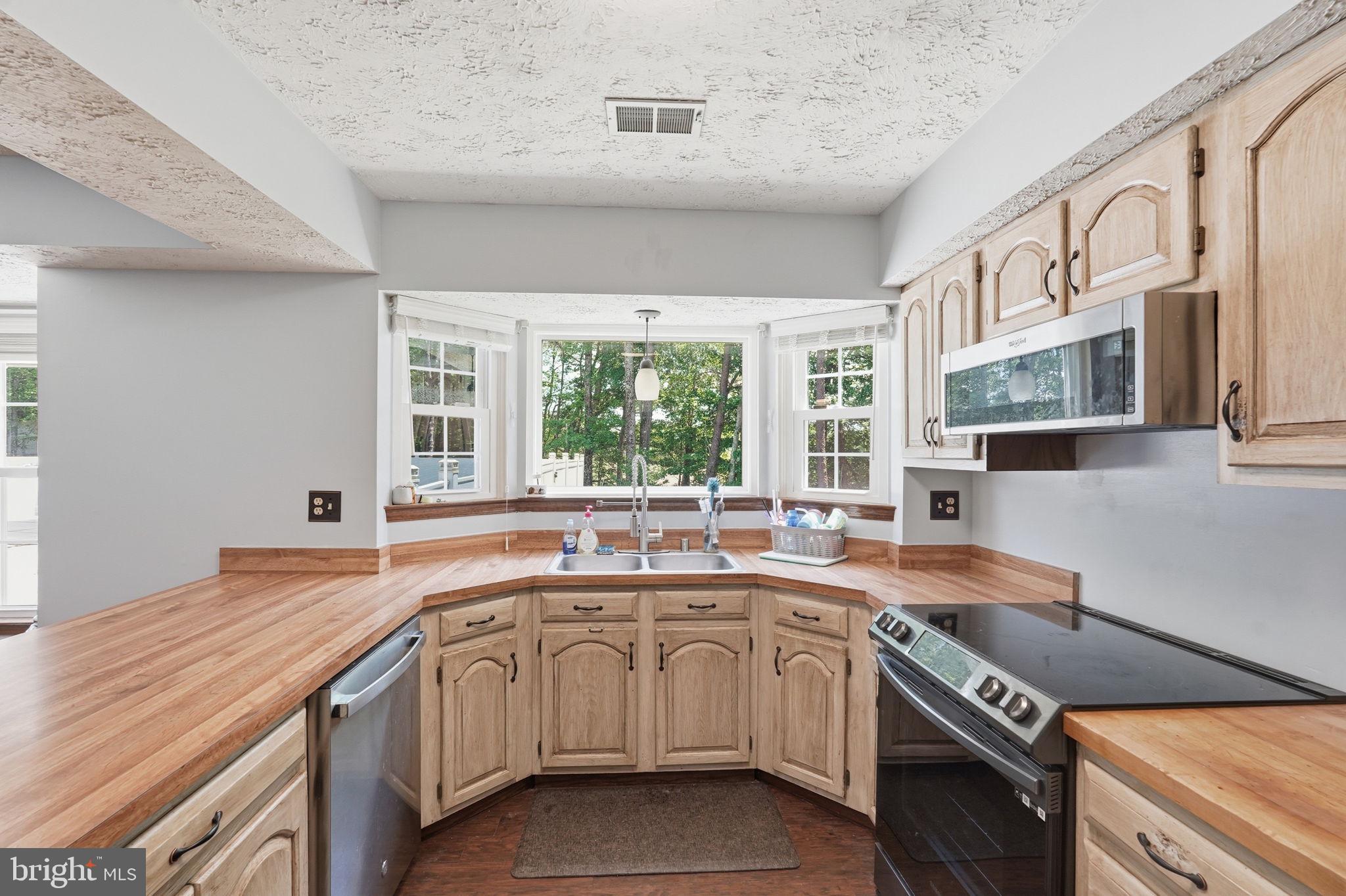 MEADOW CREEK MANOR - Residential