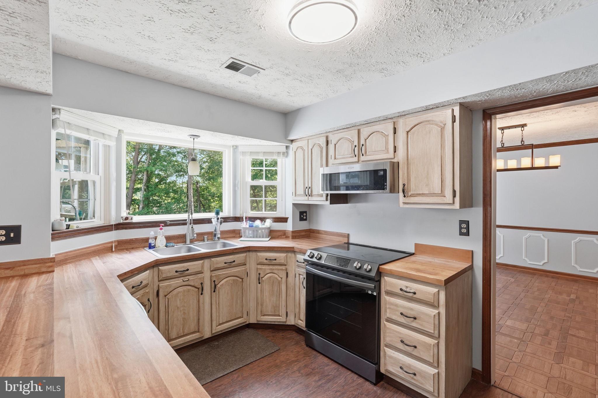 MEADOW CREEK MANOR - Residential