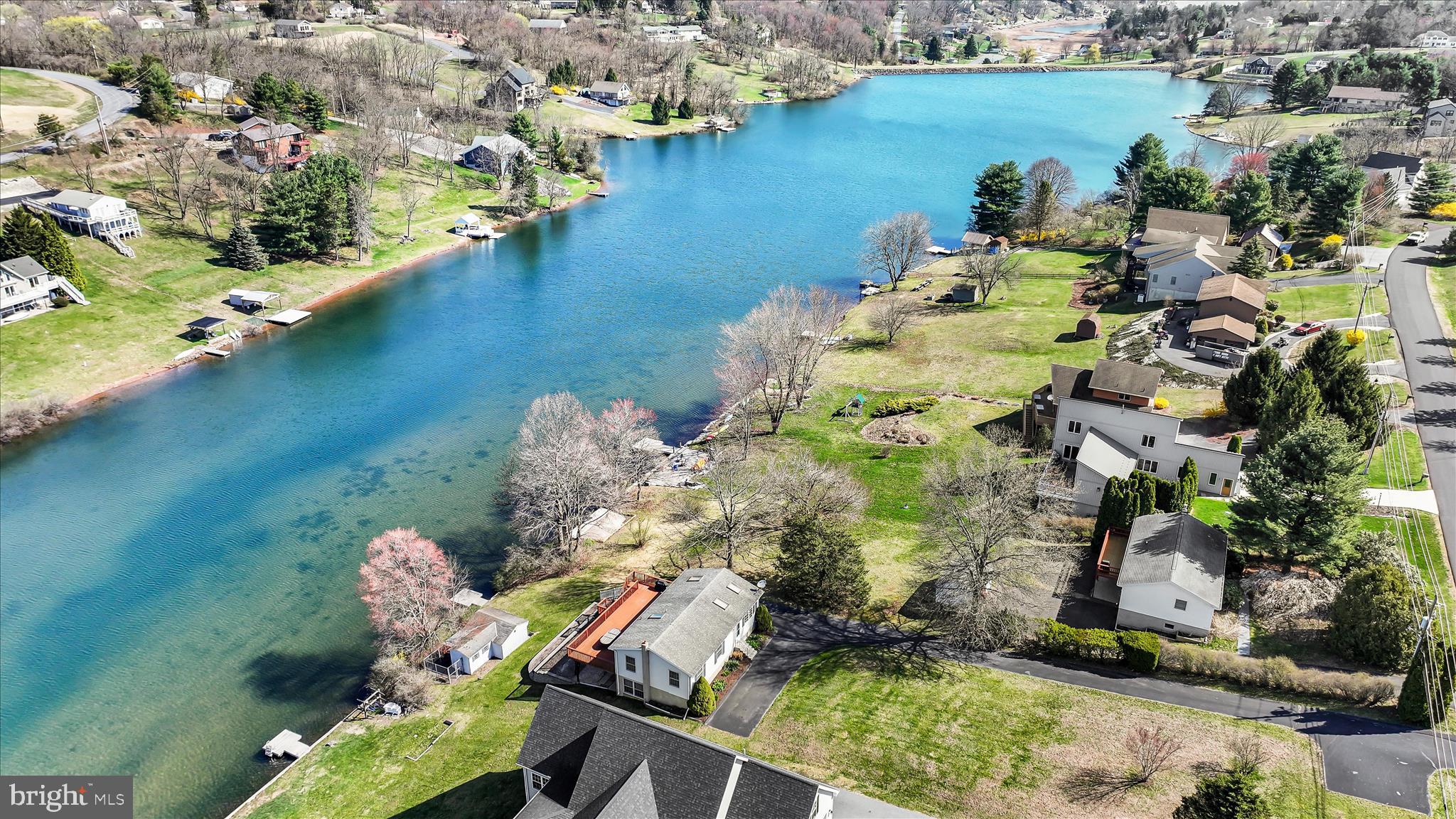 LAKE WYNONAH - Residential
