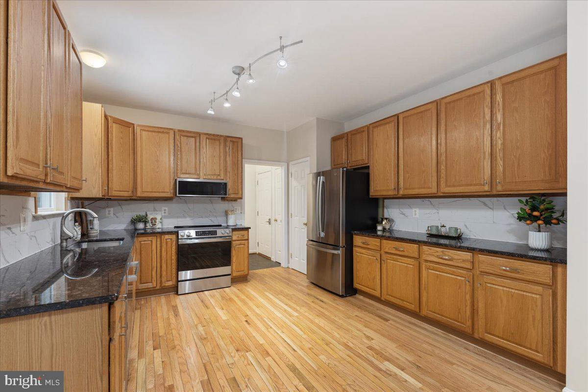 CASTLETON - Residential