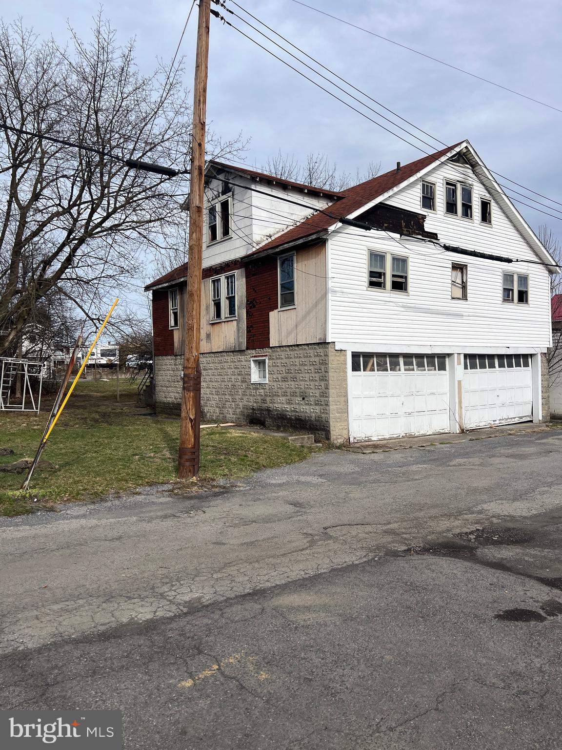 High visual property on VA avenue!  Large double garage with an apartment above.  While it does need work,  it could be turned into profit!