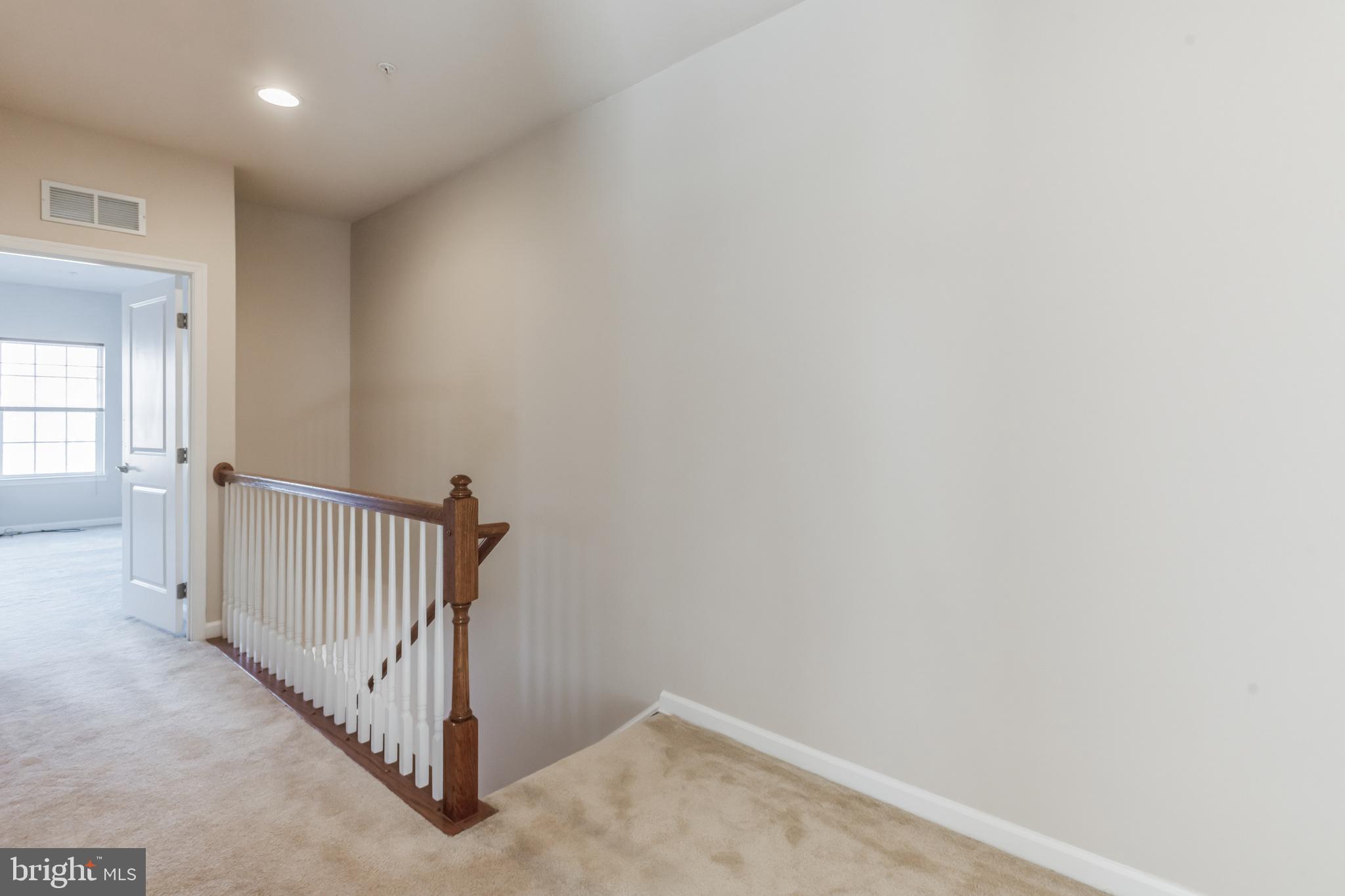 TOWN CENTER COMMONS - Residential Lease
