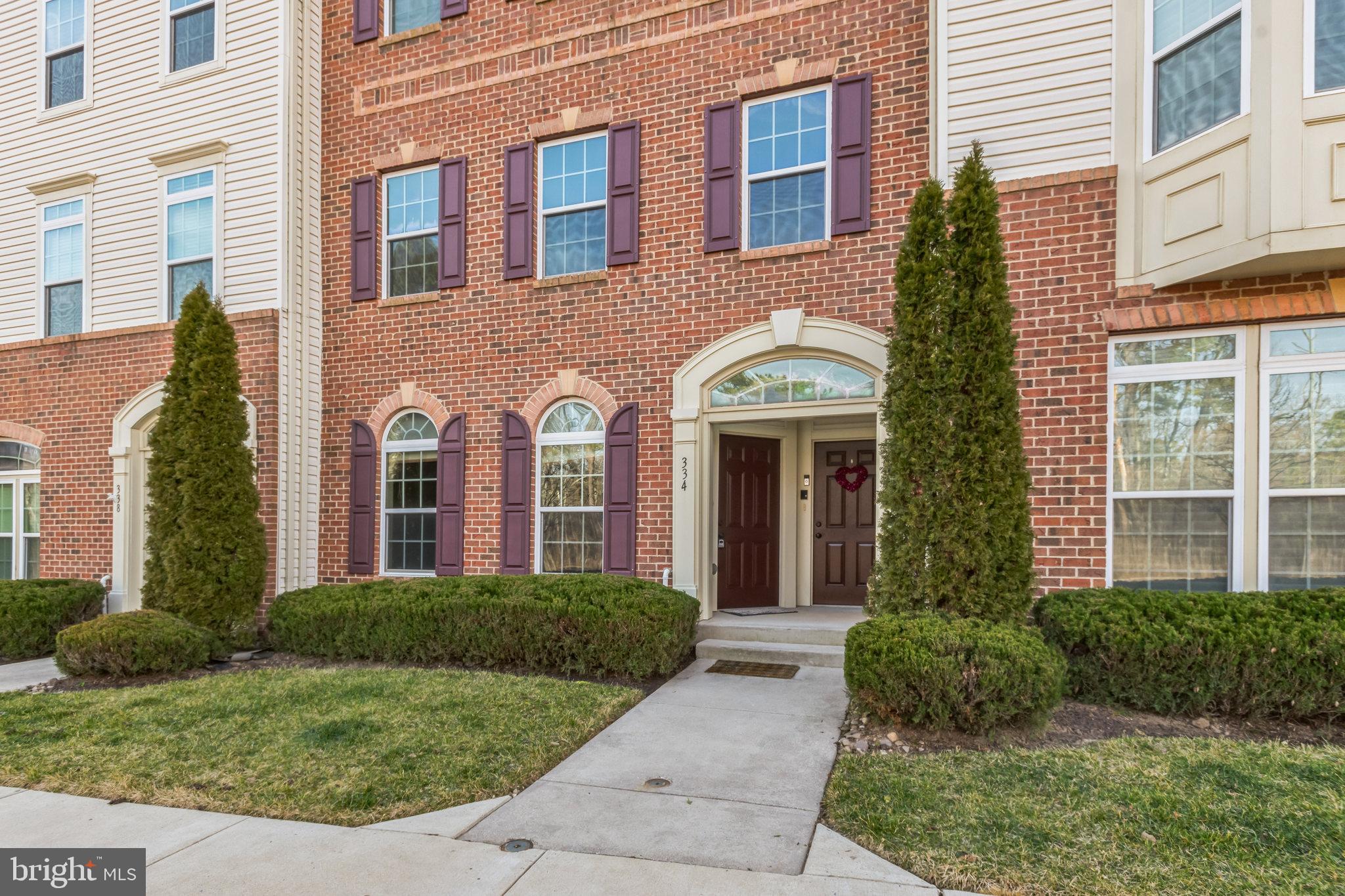 TOWN CENTER COMMONS - Residential Lease