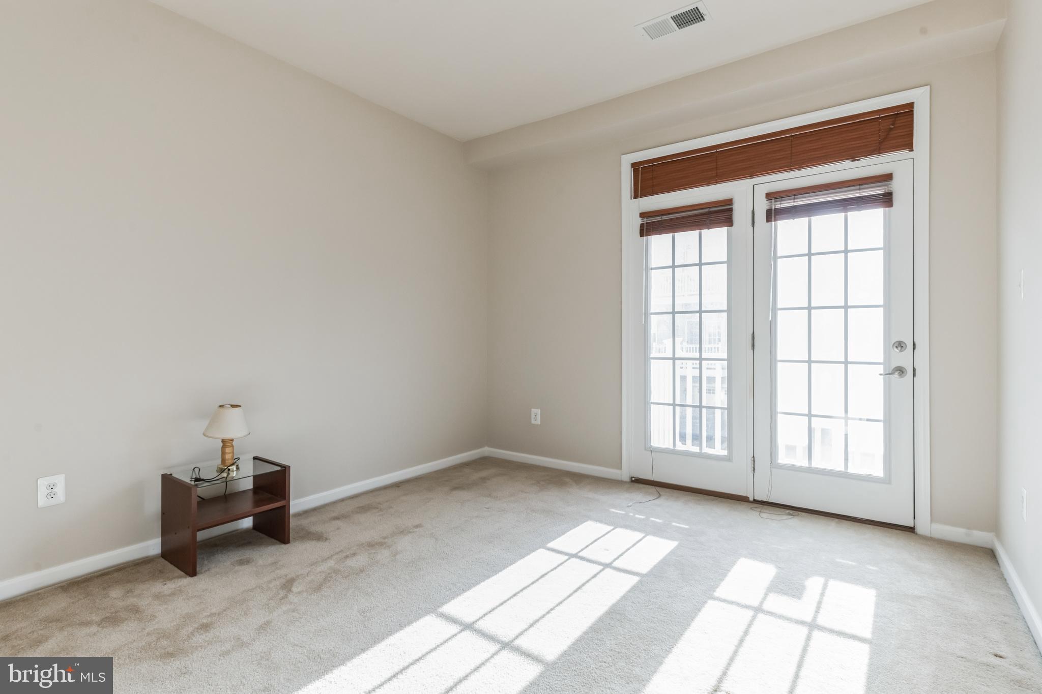TOWN CENTER COMMONS - Residential Lease