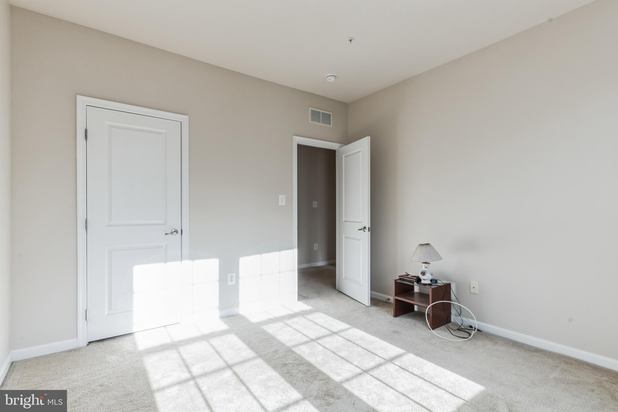 TOWN CENTER COMMONS - Residential Lease