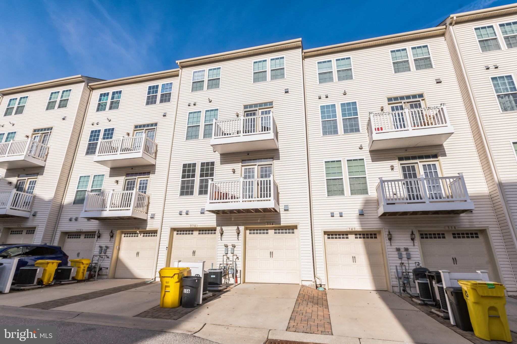 TOWN CENTER COMMONS - Residential Lease